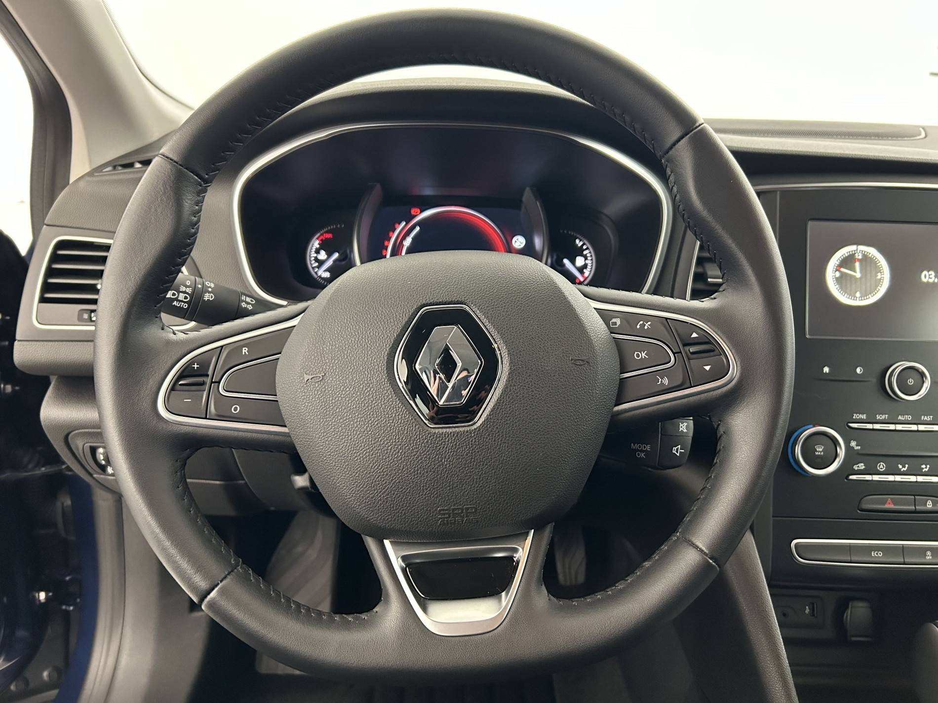 Vente en ligne Renault Megane 4 Mégane IV Berline Blue dCi 115 EDC au prix de 16 400 €