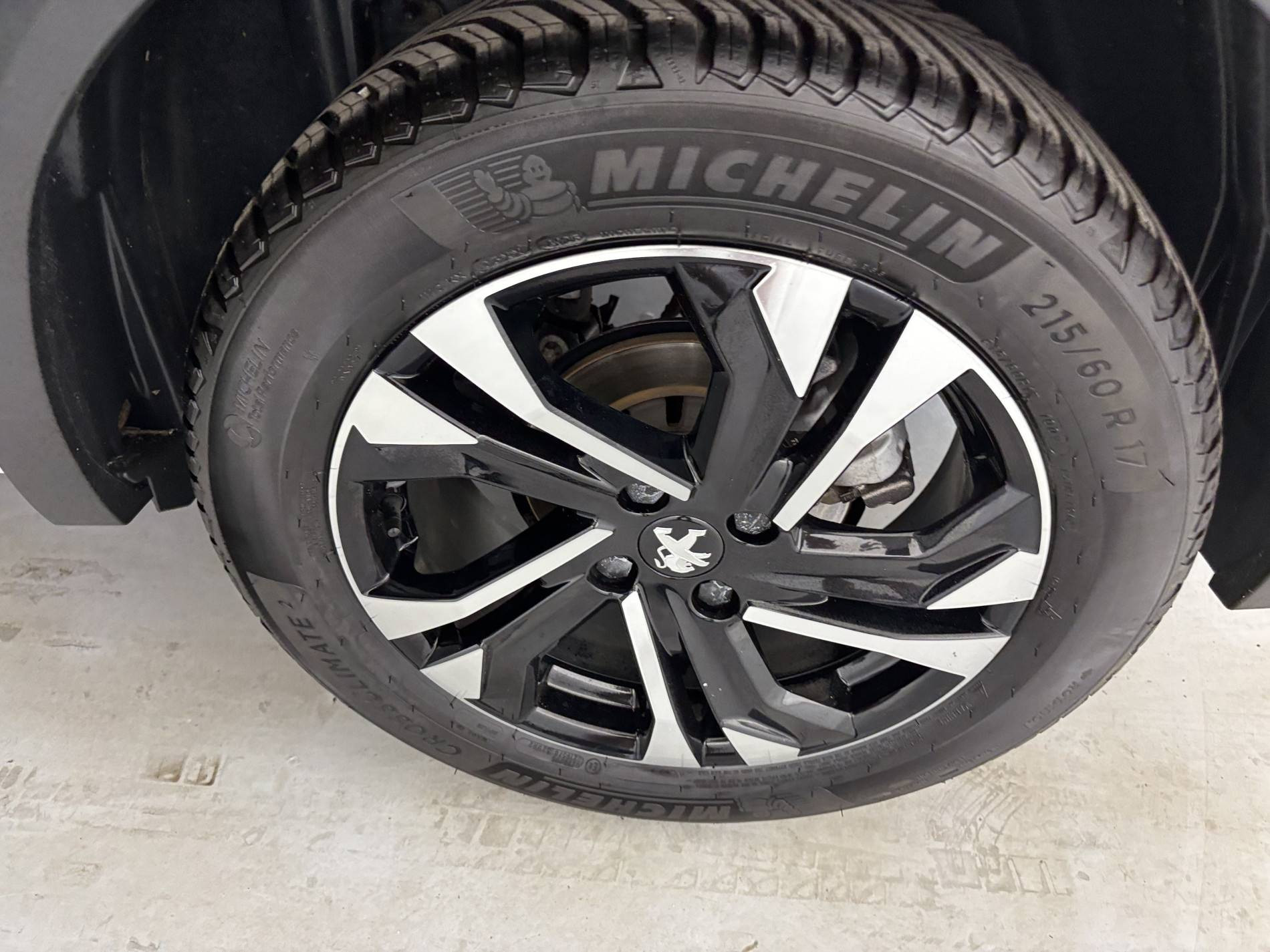 Vente en ligne Peugeot 2008  BlueHDi 130 S&S EAT8 au prix de 17 490 €