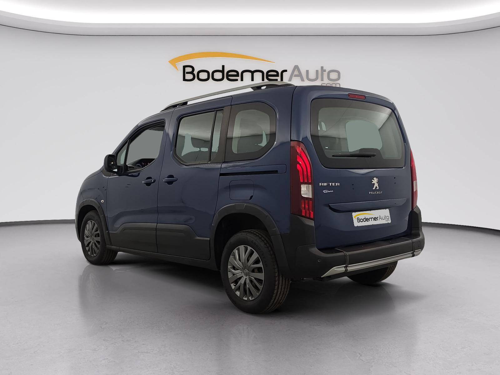 Vente en ligne Peugeot Rifter  Standard PureTech 110 S&S BVM6 au prix de 16 991 €