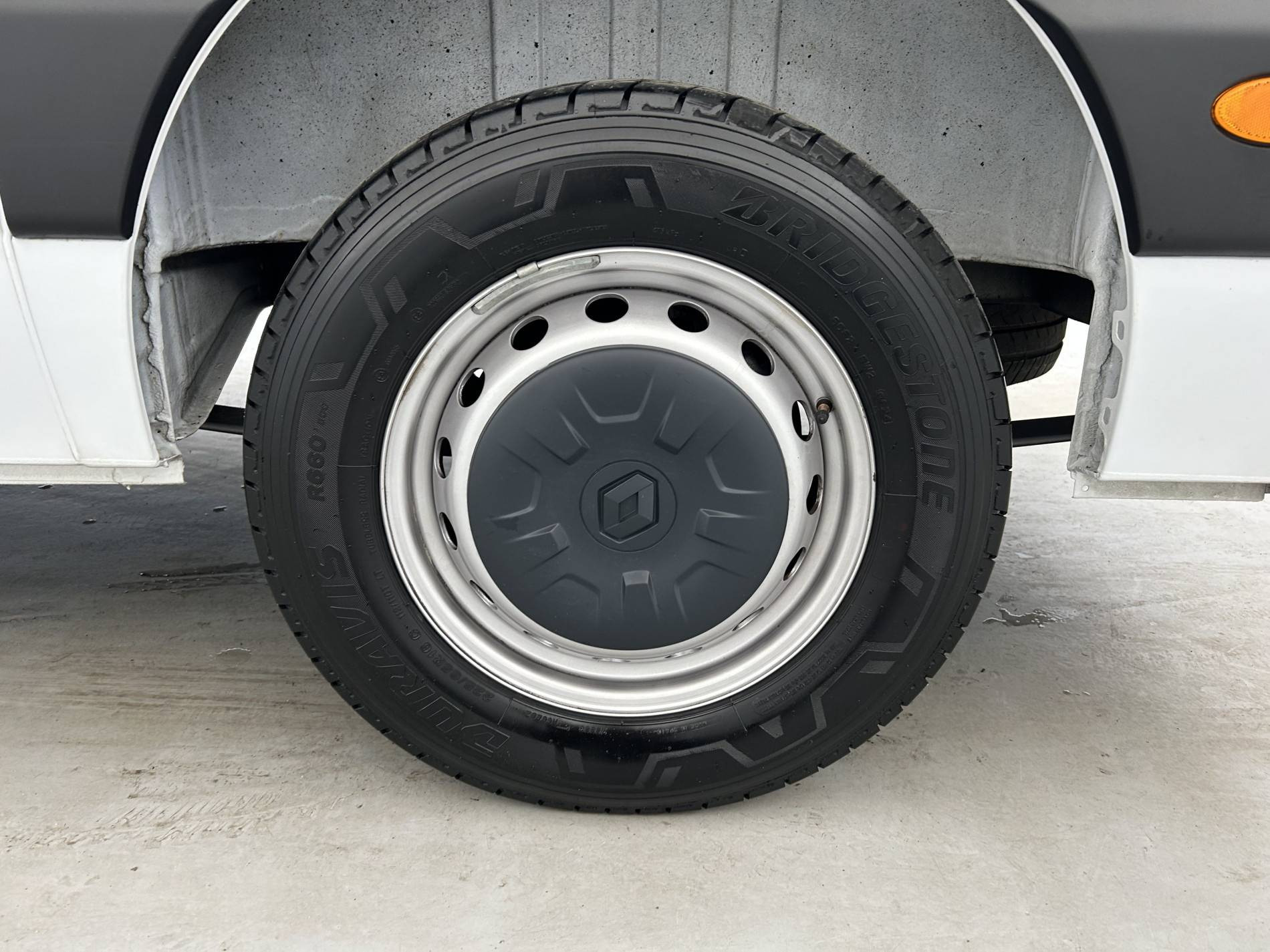 Vente en ligne Renault Master Fourgon MASTER FGN TRAC F3500 L3H3 BLUE DCI 135 au prix de 28 490 €