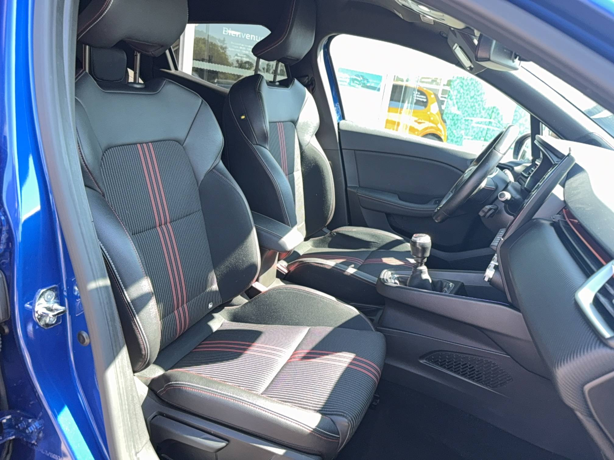 Vente en ligne Renault Clio 5 Clio TCe 140 - 21 au prix de 15 540 €