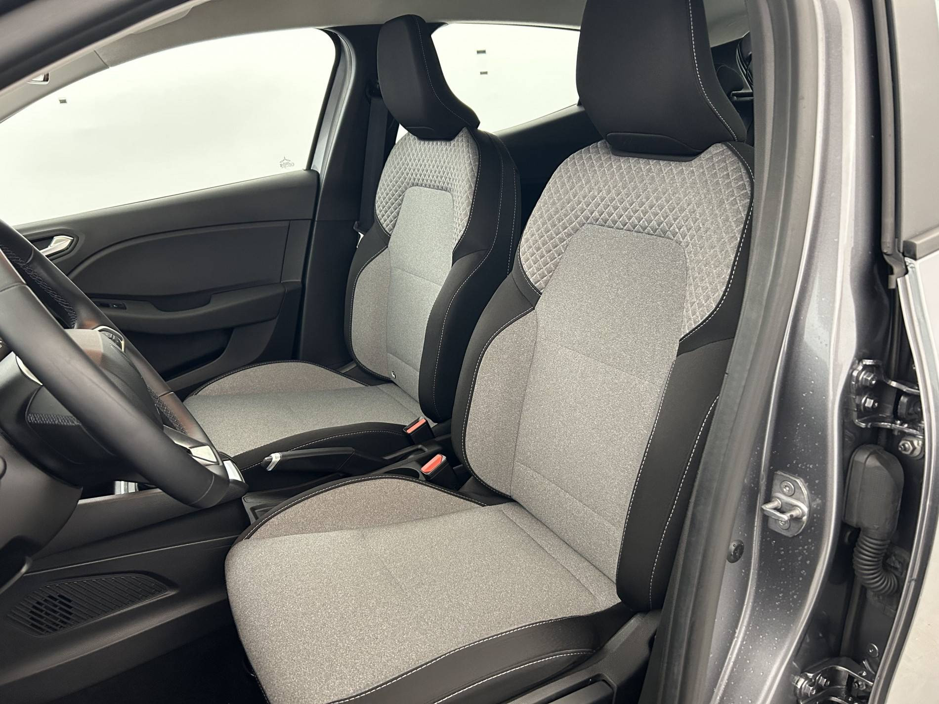 Vente en ligne Renault Clio 5 Clio E-Tech full hybrid 145 ch GSR2 au prix de 18 990 €