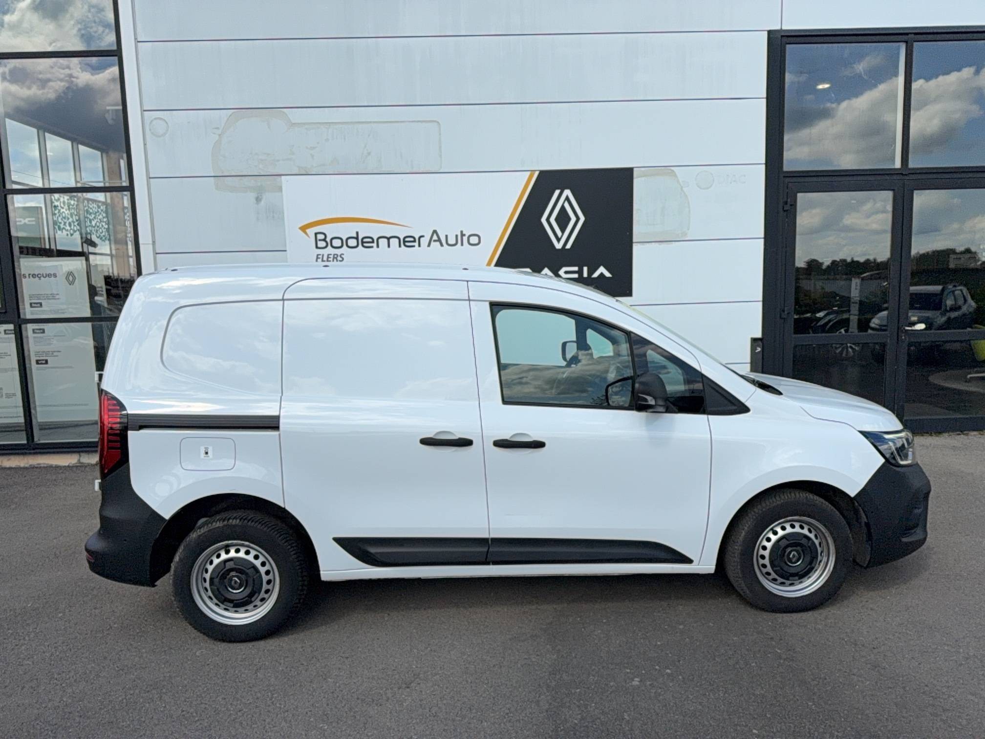 Vente en ligne Renault Kangoo Van  BLUE DCI 95 au prix de 18 900 €