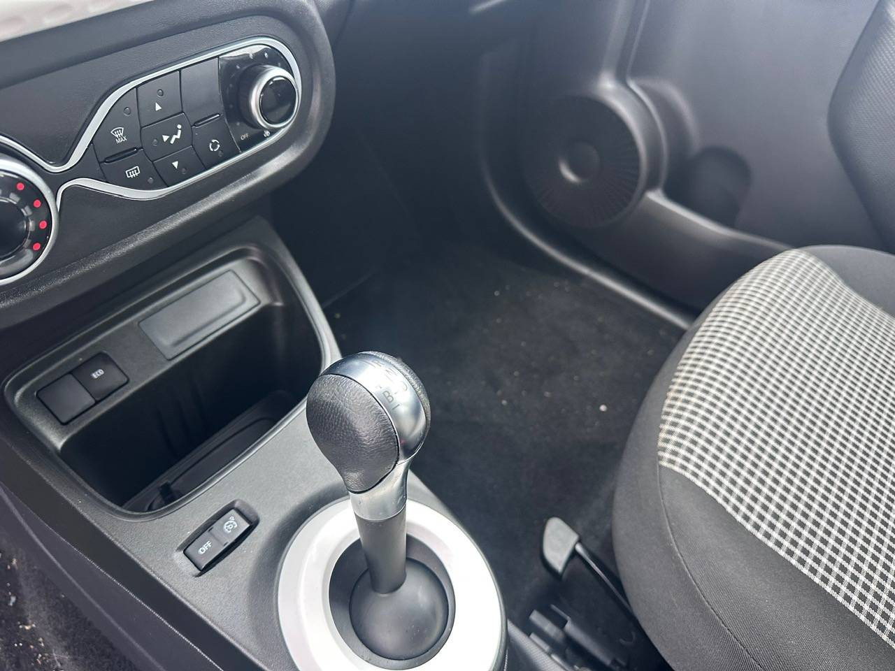 Vente en ligne Renault Twingo Electrique Twingo III E-Tech au prix de 10 890 €