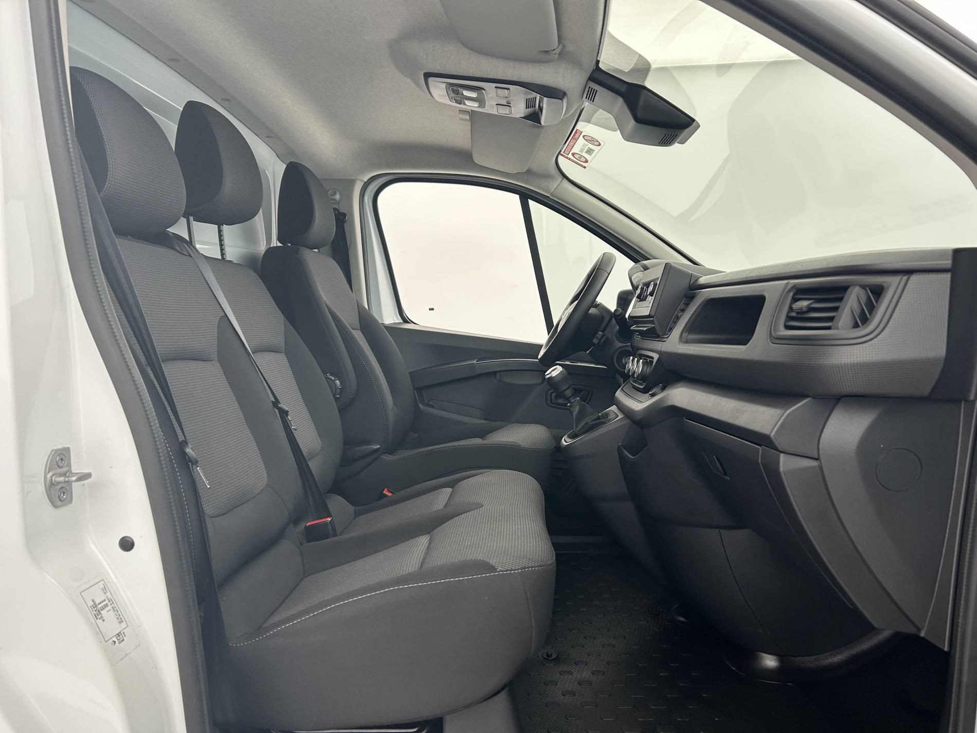 Vente en ligne Renault Trafic 3 Fourgon TRAFIC FGN L1H1 3T BLUE DCI 130 GSR2 au prix de 23 990 €