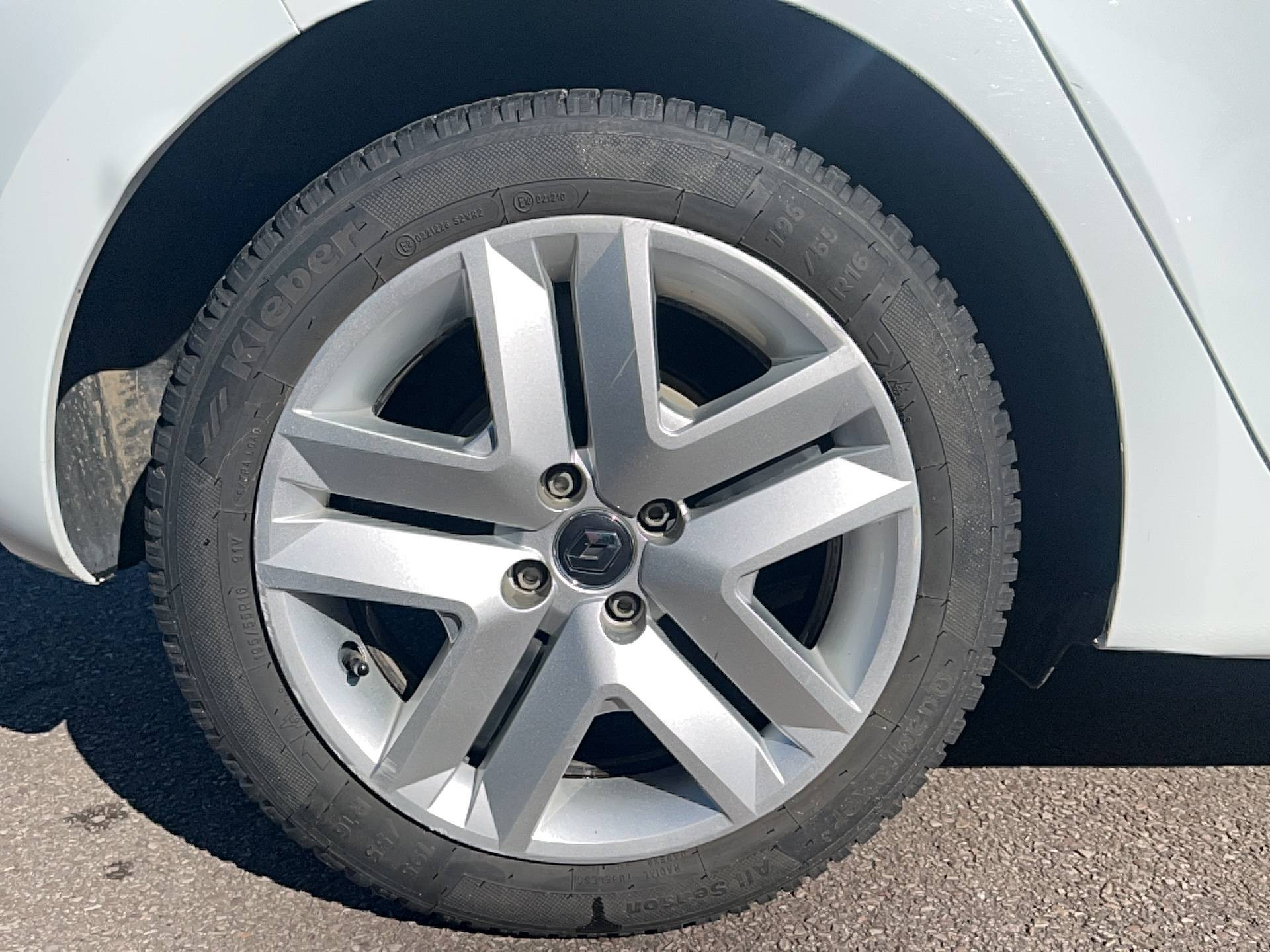 Vente en ligne Renault Clio 5 Clio E-Tech 140 - 21N au prix de 15 491 €