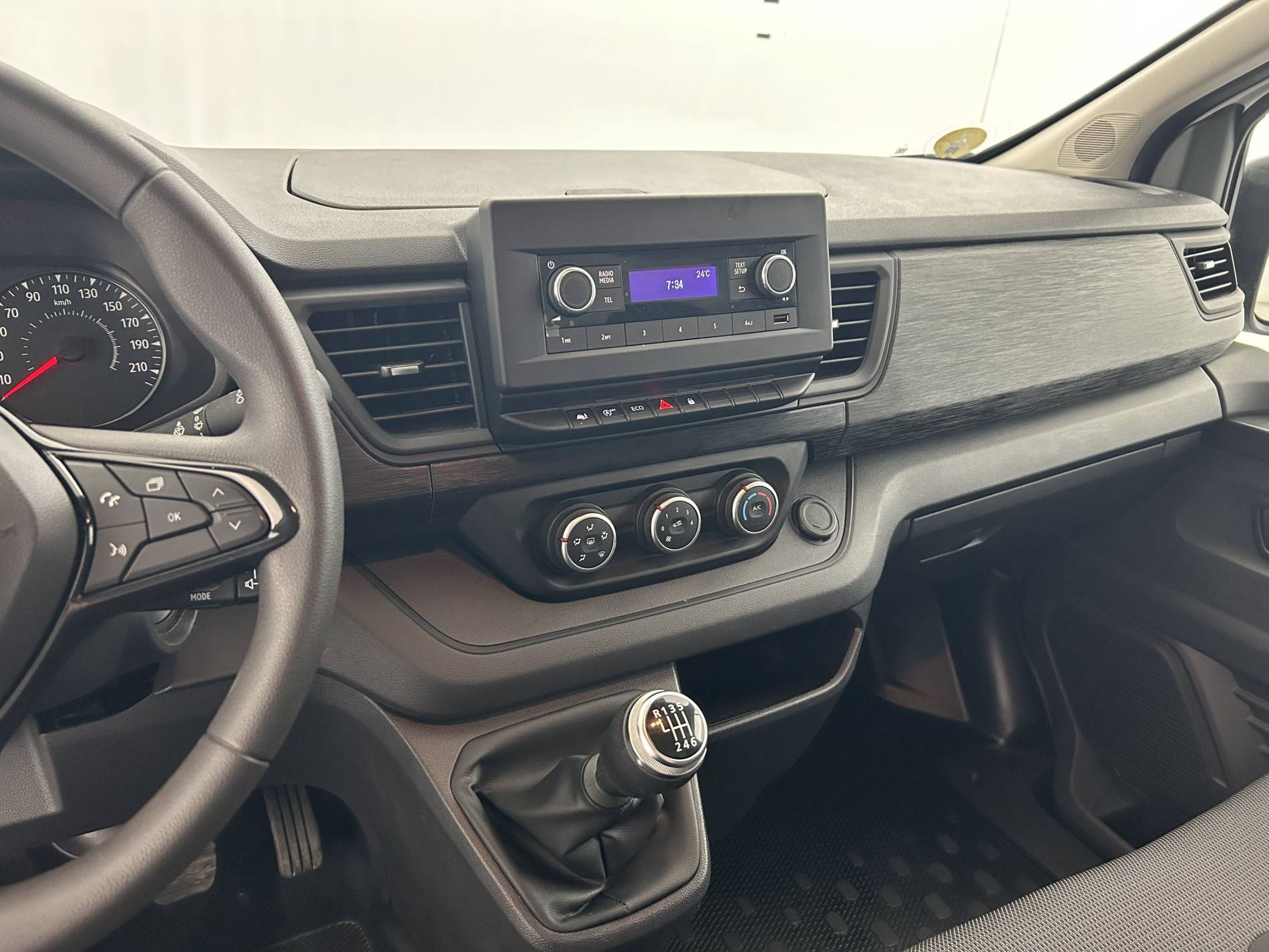 Vente en ligne Renault Trafic 3 Fourgon TRAFIC FG BLUE DCI 130 L1H1 3T GSR2 au prix de 23 990 €