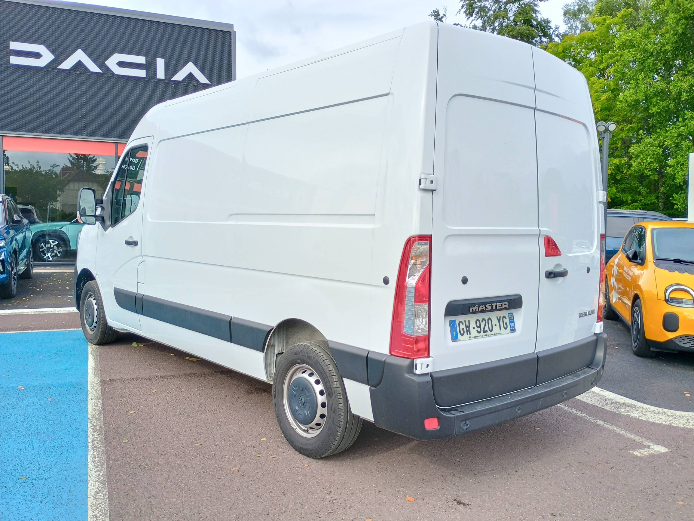 Vente en ligne Renault Master Fourgon MASTER FGN TRAC F3500 L2H2 BLUE DCI 135 au prix de 25 990 €