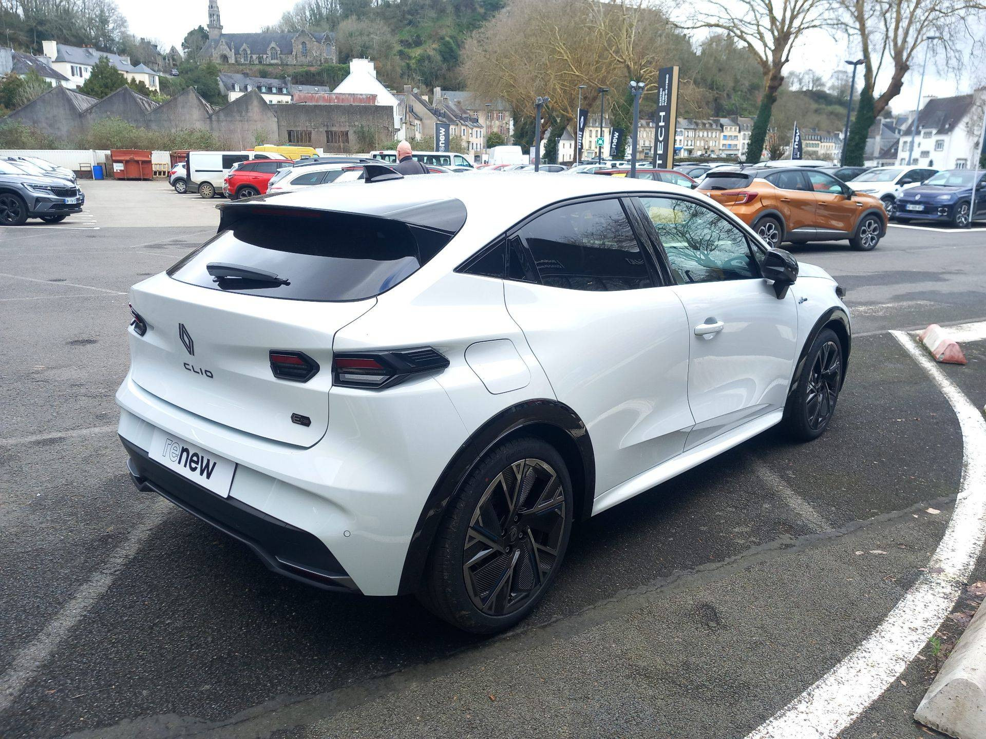 Vente en ligne Renault Clio 6 Clio E-Tech full hybrid 160 ch au prix de 28 990 €