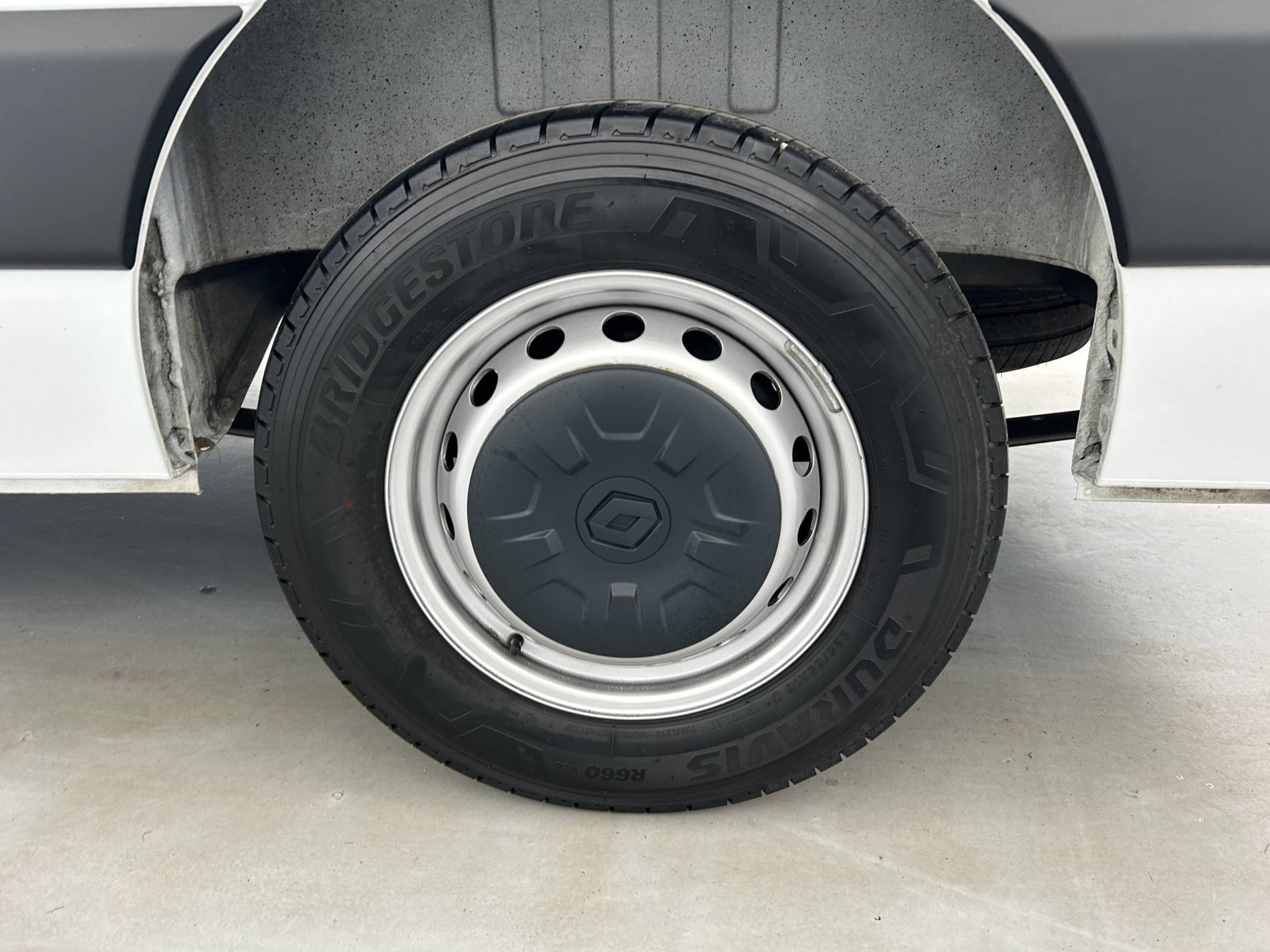 Vente en ligne Renault Master Fourgon MASTER FGN TRAC F3500 L2H2 BLUE DCI 135 au prix de 27 990 €