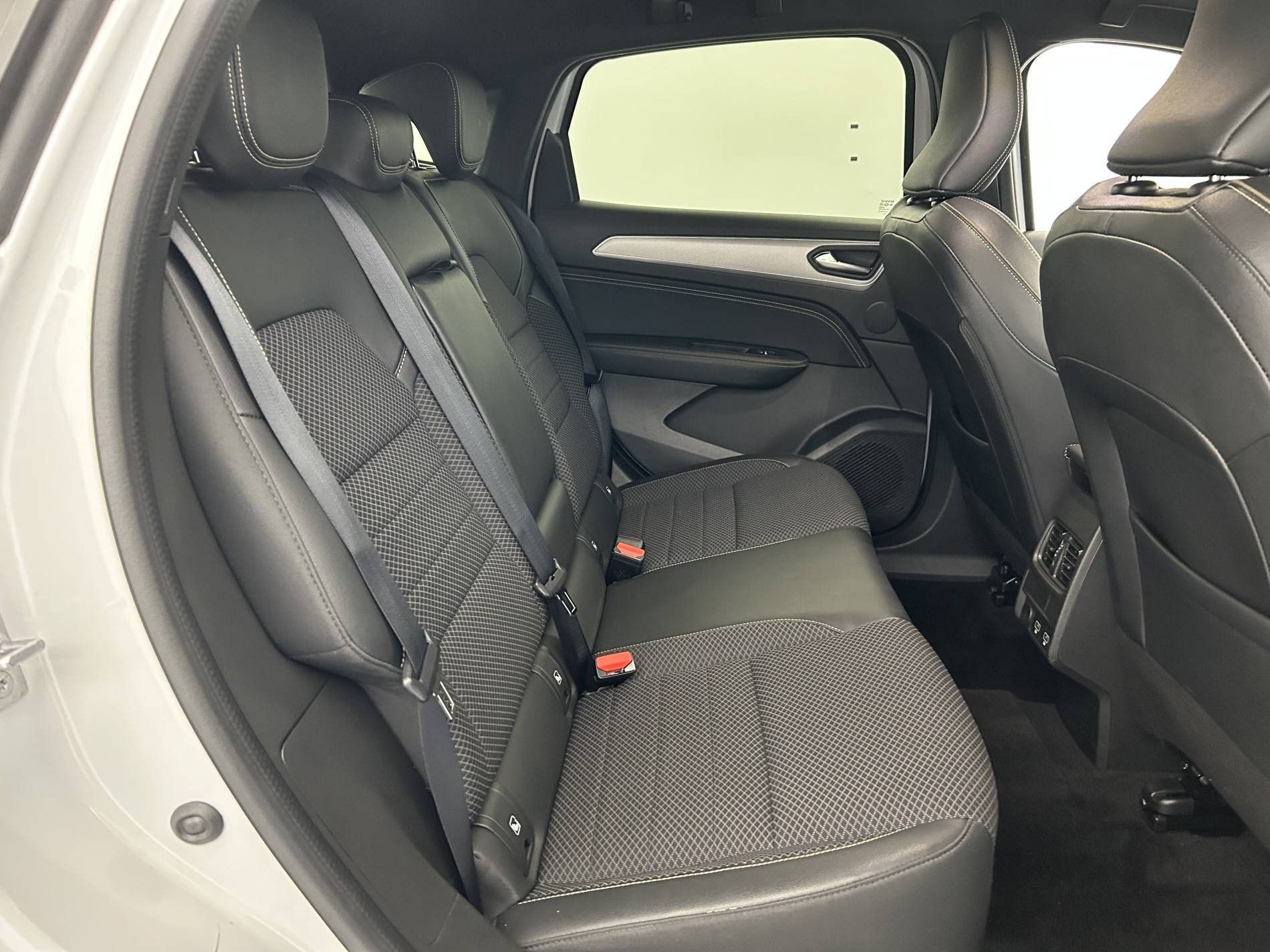 Vente en ligne Renault Arkana  E-Tech full hybrid 145 GSR2 au prix de 23 290 €