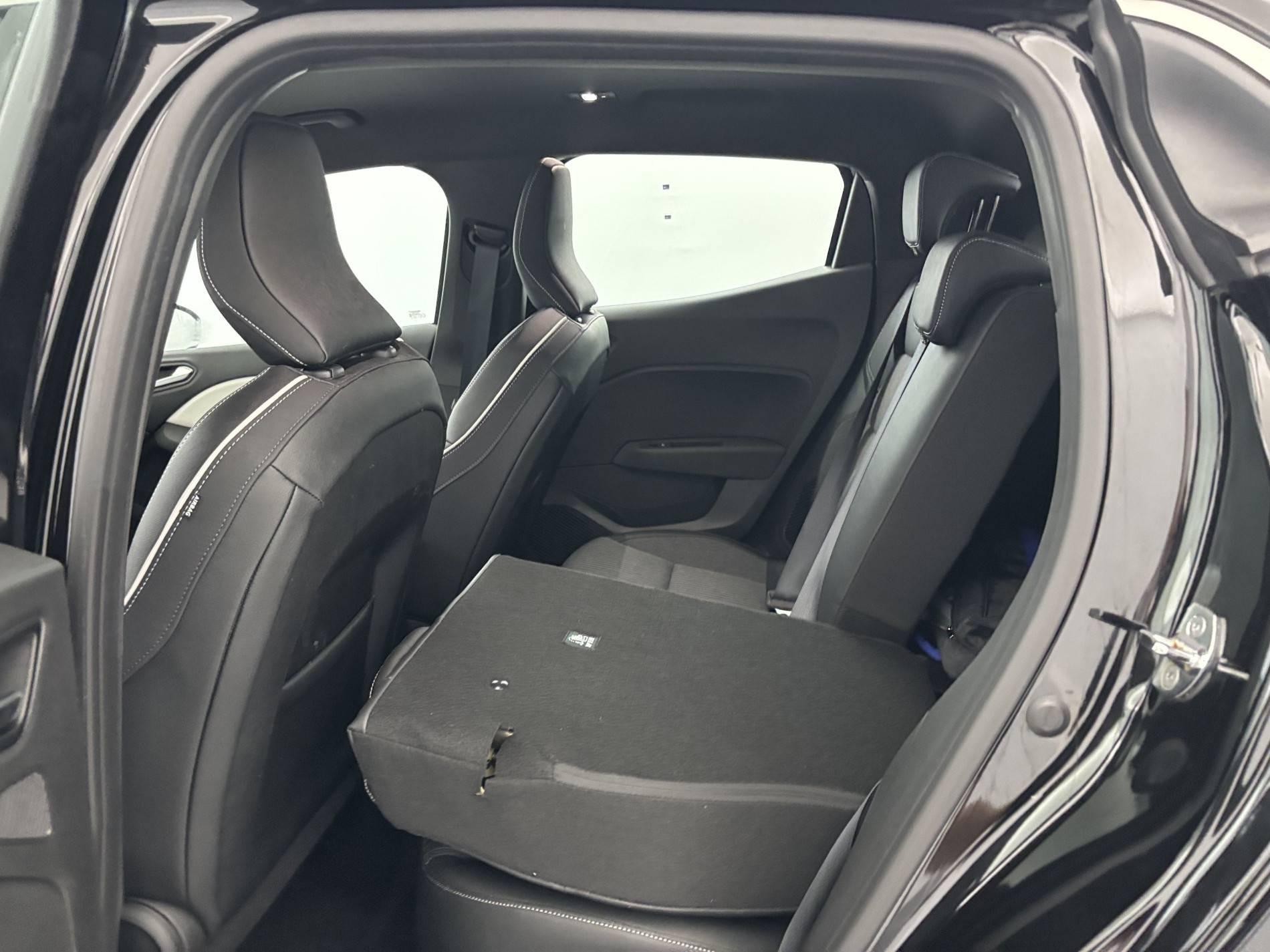 Vente en ligne Renault Clio 5 Clio E-Tech 140 - 21N au prix de 15 790 €
