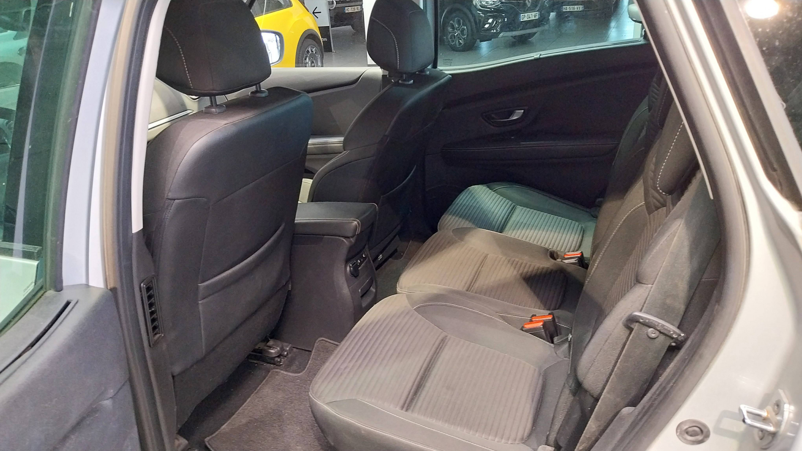 Vente en ligne Renault Scenic 4 Scenic TCe 140 au prix de 18 790 €