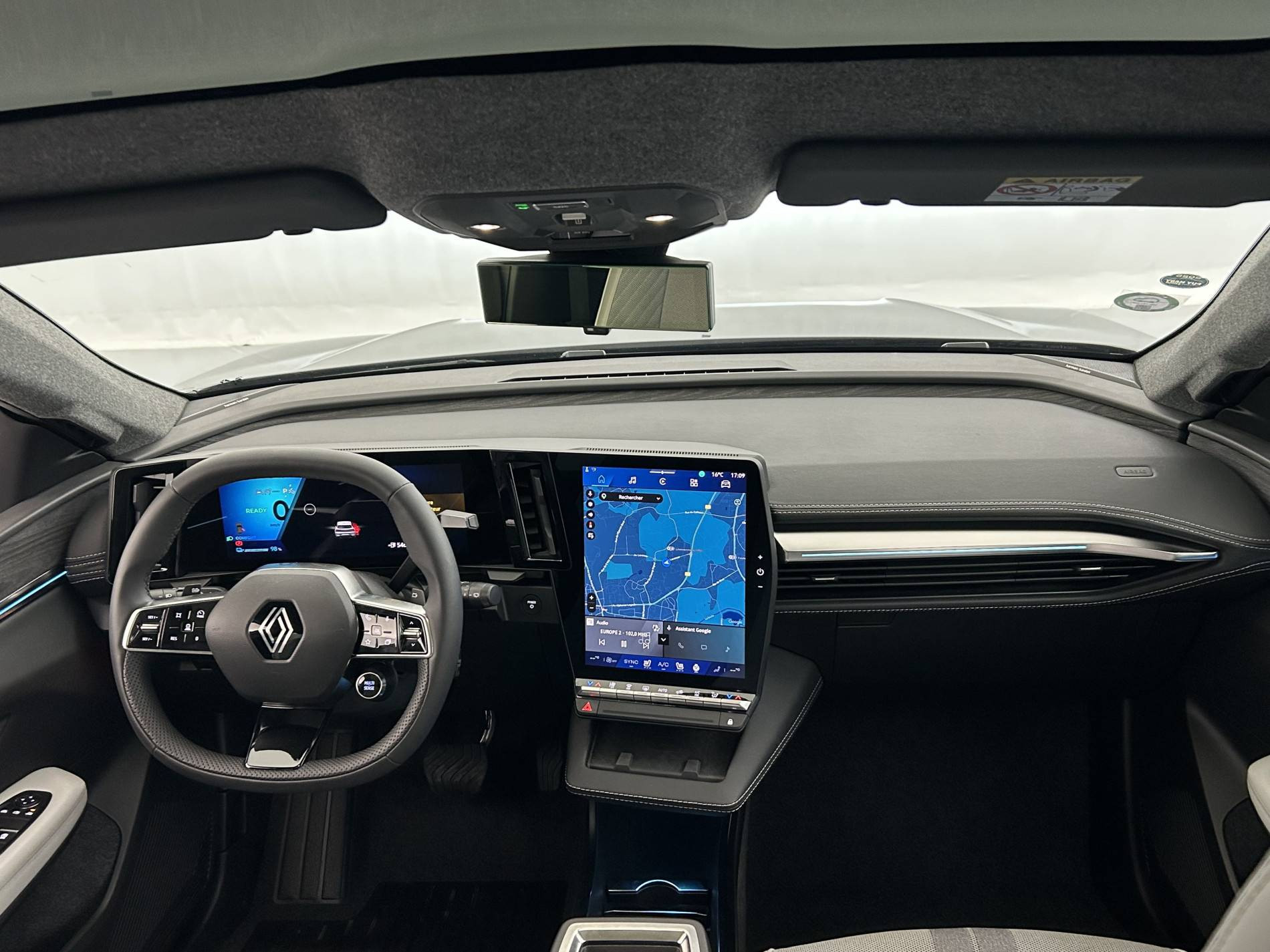 Vente en ligne Renault Scenic E-Tech Scenic E-Tech électrique 220 ch grande autonomie au prix de 40 990 €