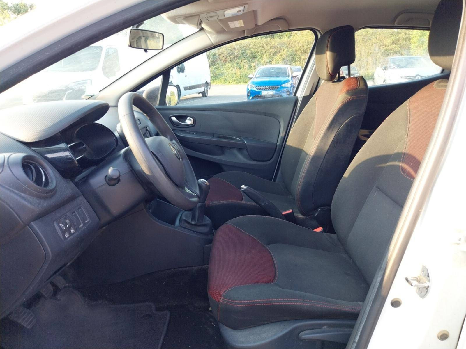 Vente en ligne Renault Clio 4  1.2 16V 75 au prix de 7 990 €