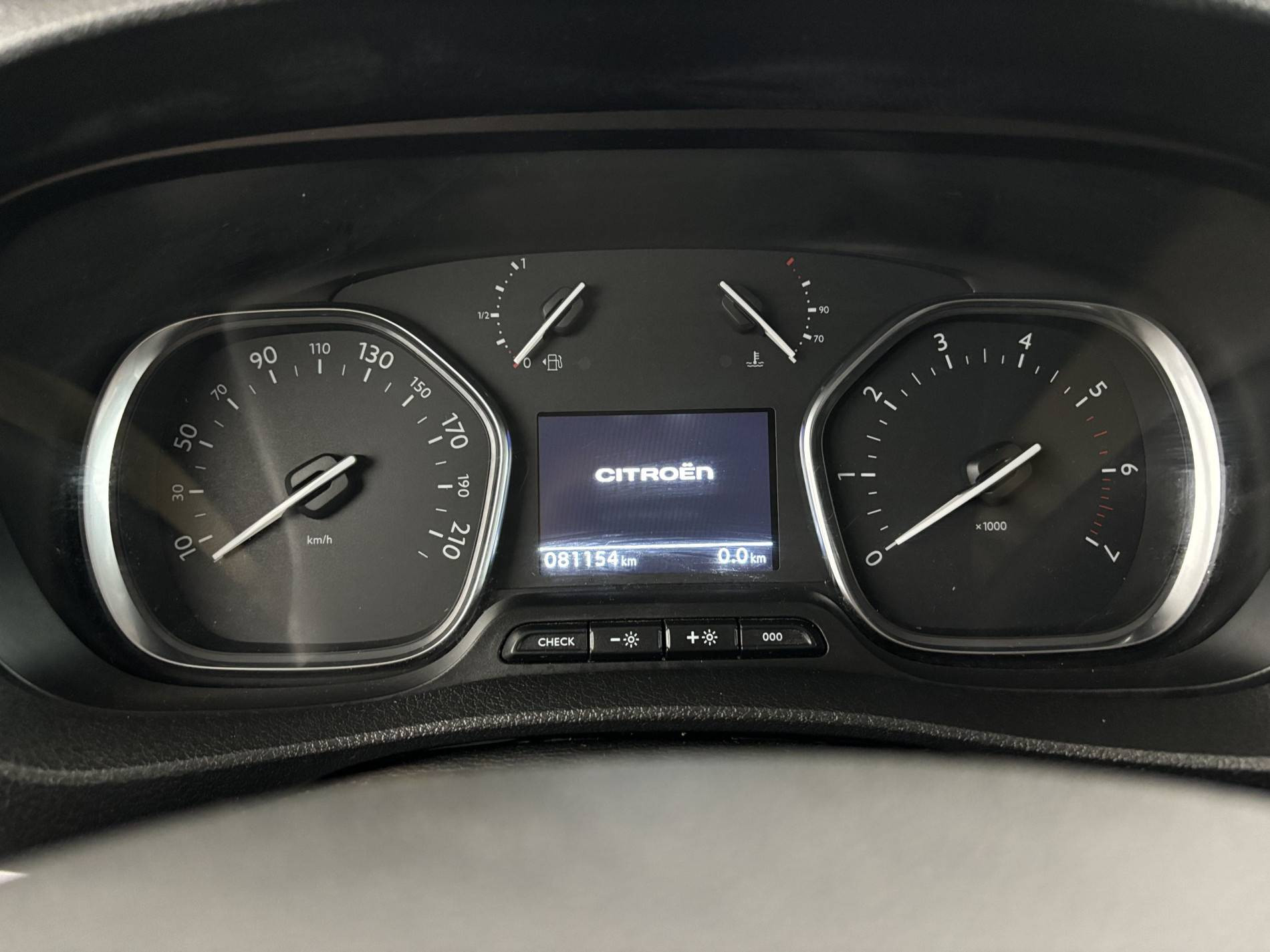 Vente en ligne Citroën Spacetourer Spacetourer M BlueHDi 100 BVM6 au prix de 24 490 €