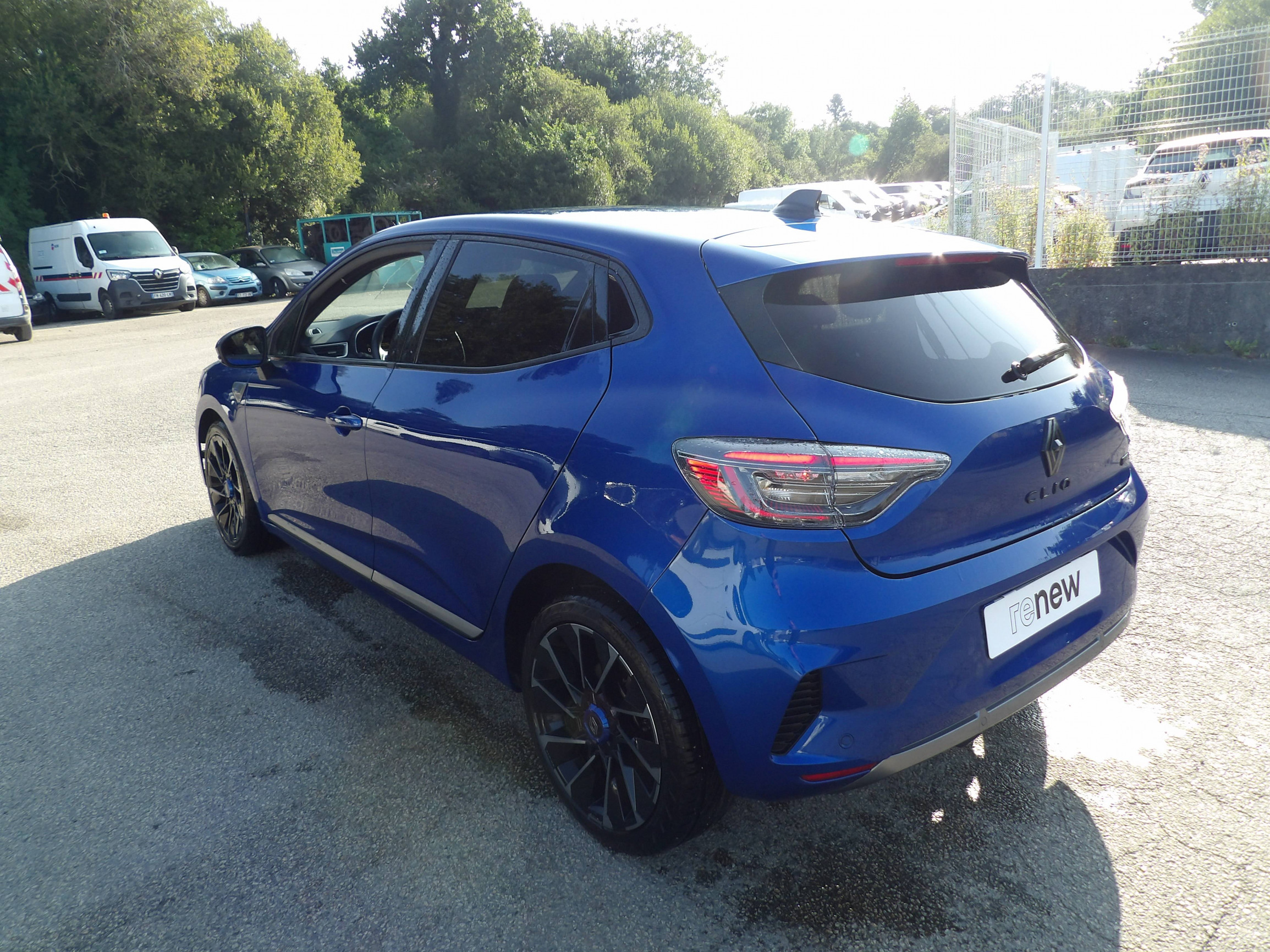 Vente en ligne Renault Clio 5 Clio E-Tech full hybrid 145 au prix de 20 999 €