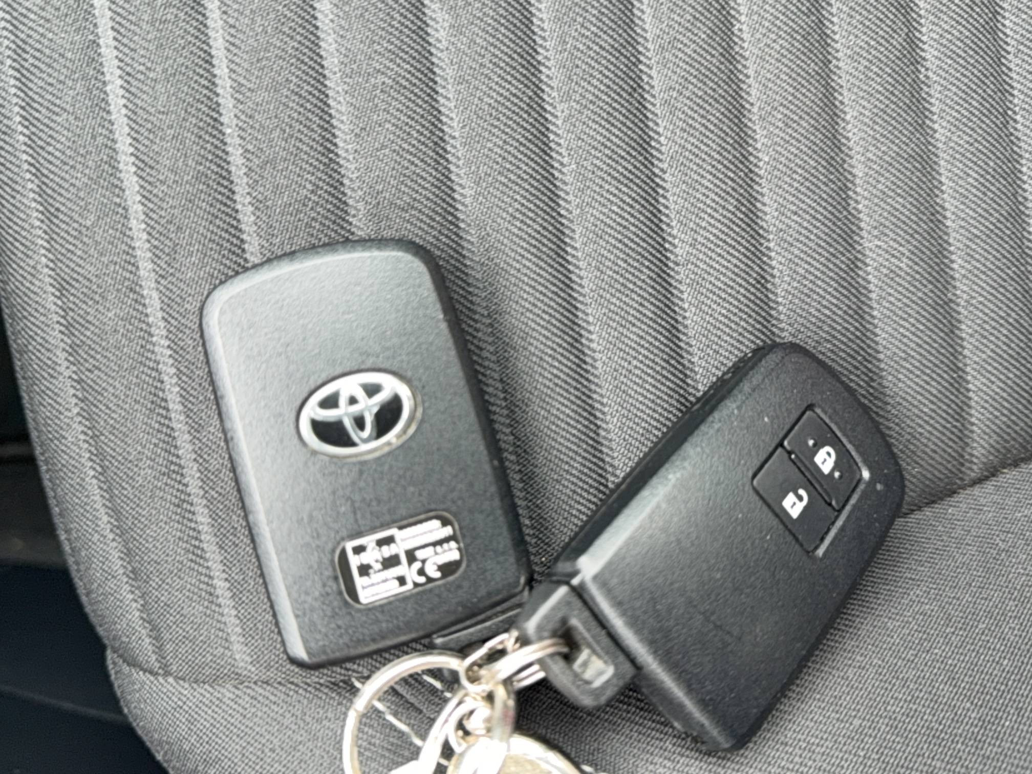 Vente en ligne Toyota Yaris Yaris Hybride 100h au prix de 16 990 €
