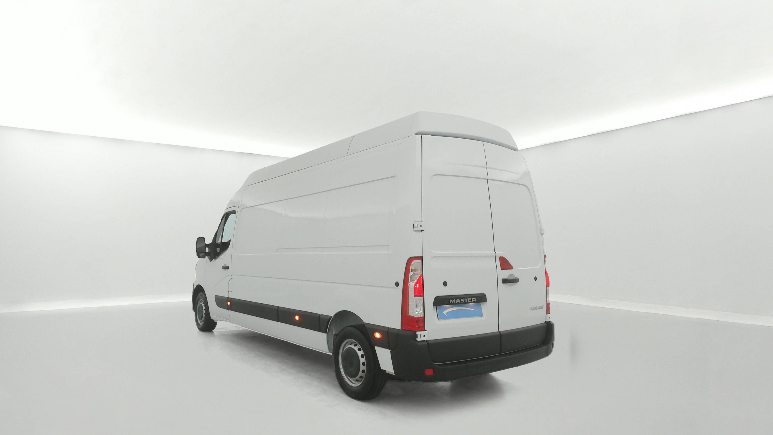 Vente en ligne Renault Master Fourgon MASTER FGN TRAC F3500 L3H3 BLUE DCI 135 au prix de 27 990 €