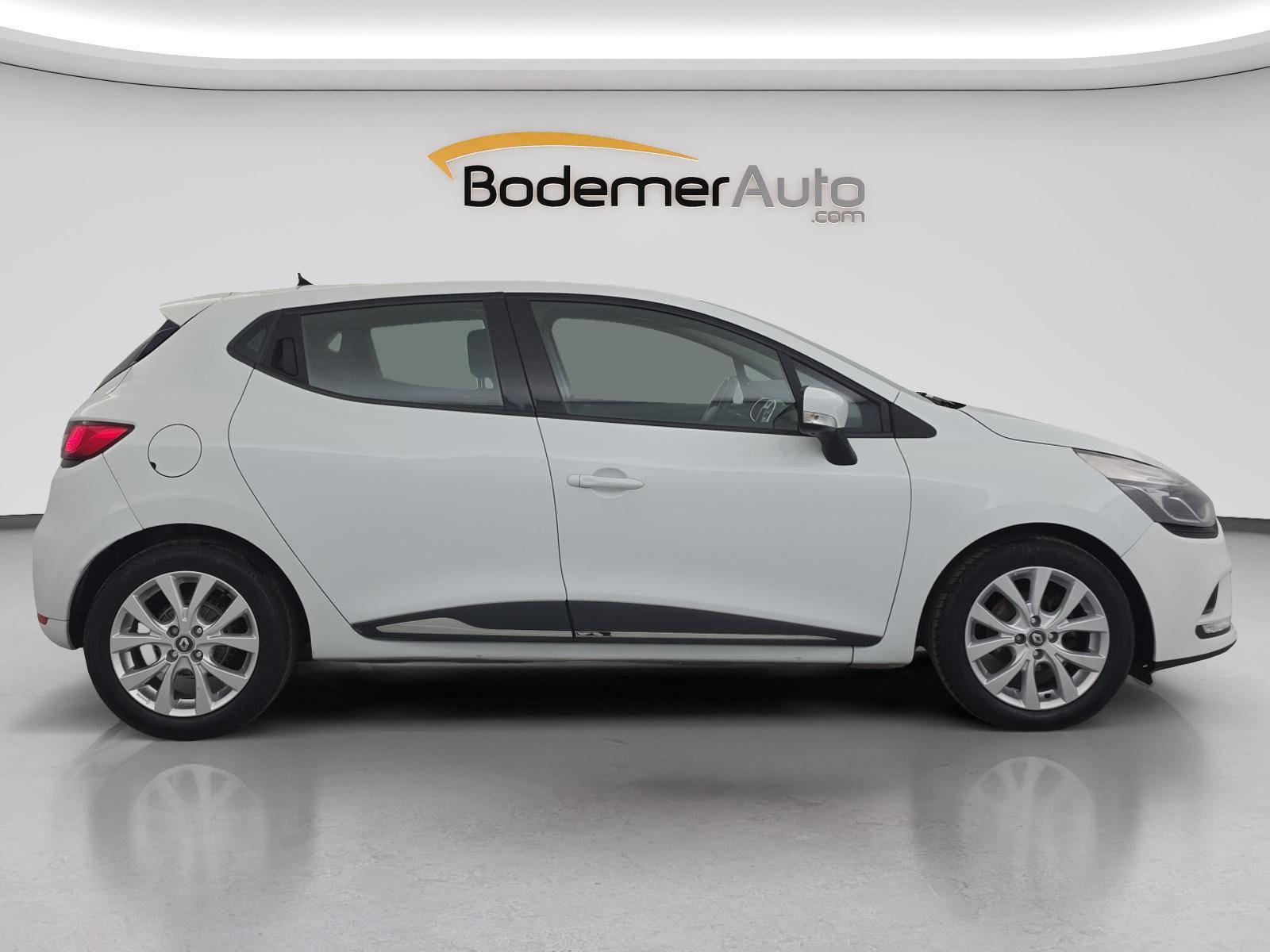 Vente en ligne Renault Clio 4 Clio dCi 90 E6C EDC au prix de 11 590 €