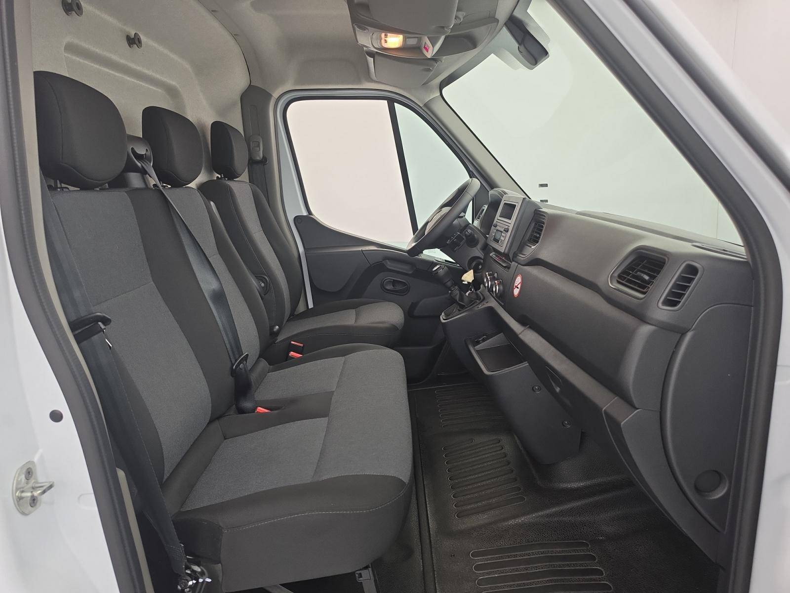 Vente en ligne Renault Master Fourgon MASTER FGN TRAC F3500 L3H3 BLUE DCI 135 au prix de 26 990 €