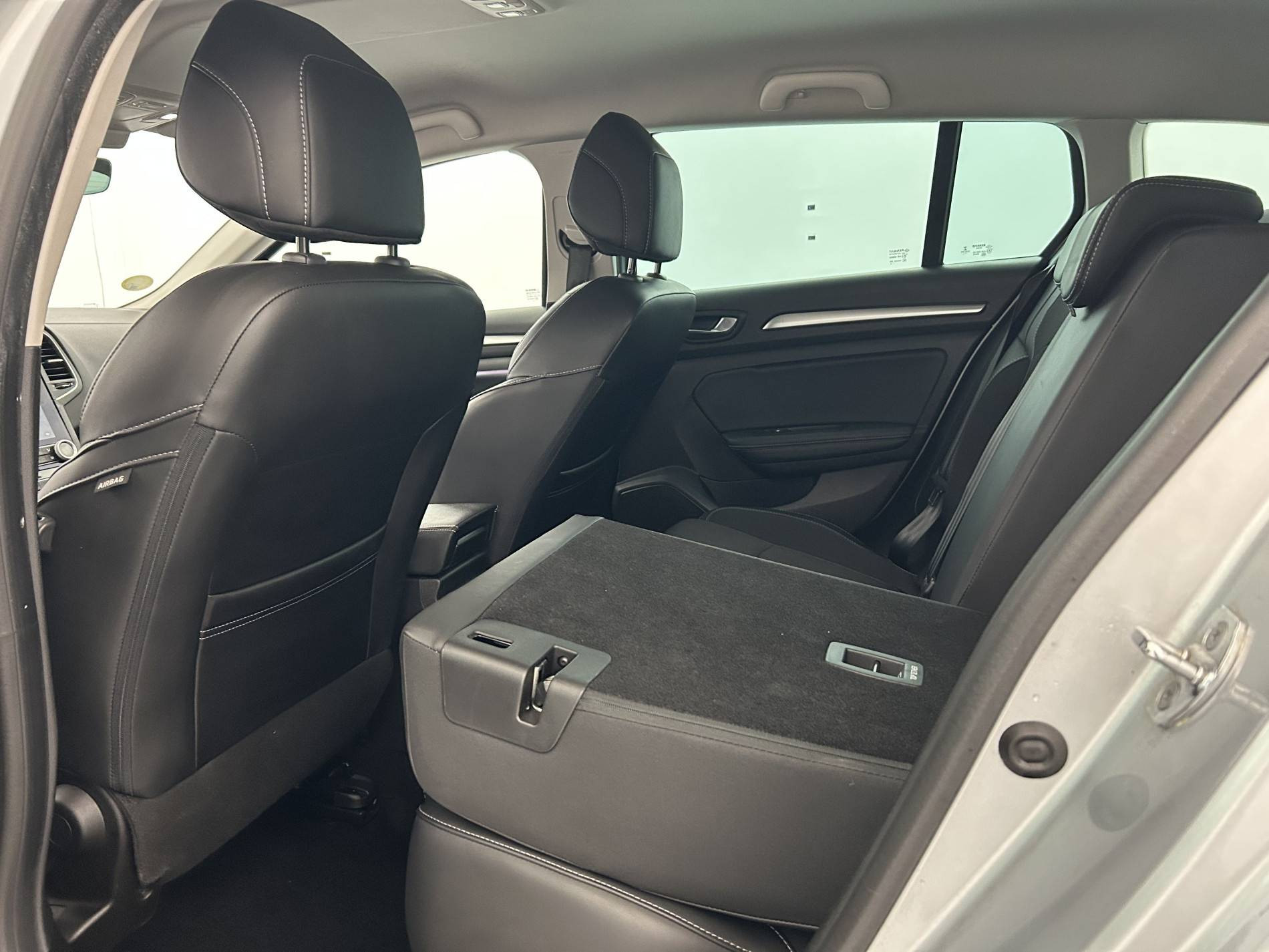 Vente en ligne Renault Megane 4 Estate Mégane IV Estate Blue dCi 115 EDC - 21N au prix de 15 990 €