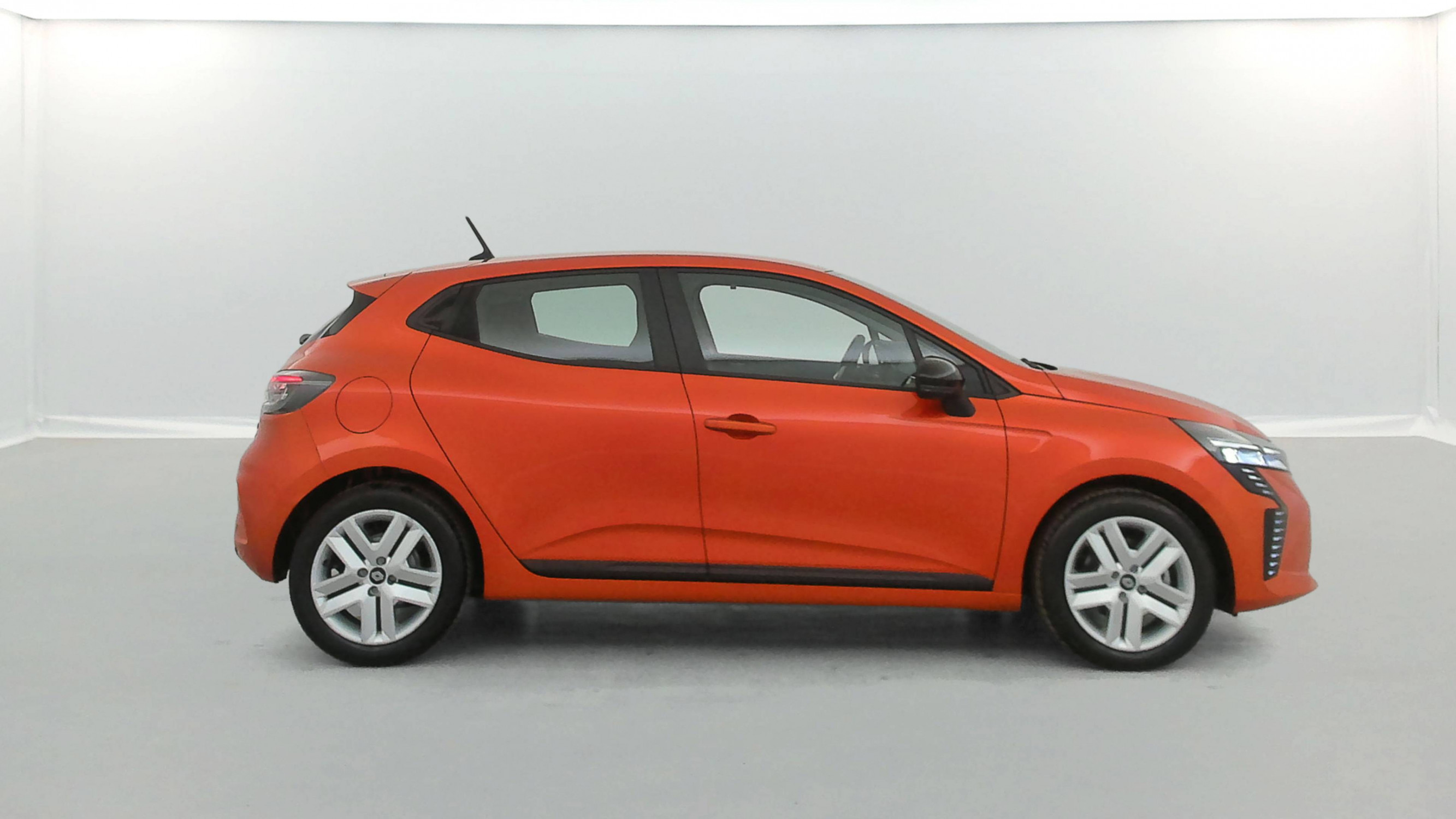 Vente en ligne Renault Clio 5 Clio E-Tech full hybrid 145 au prix de 18 890 €
