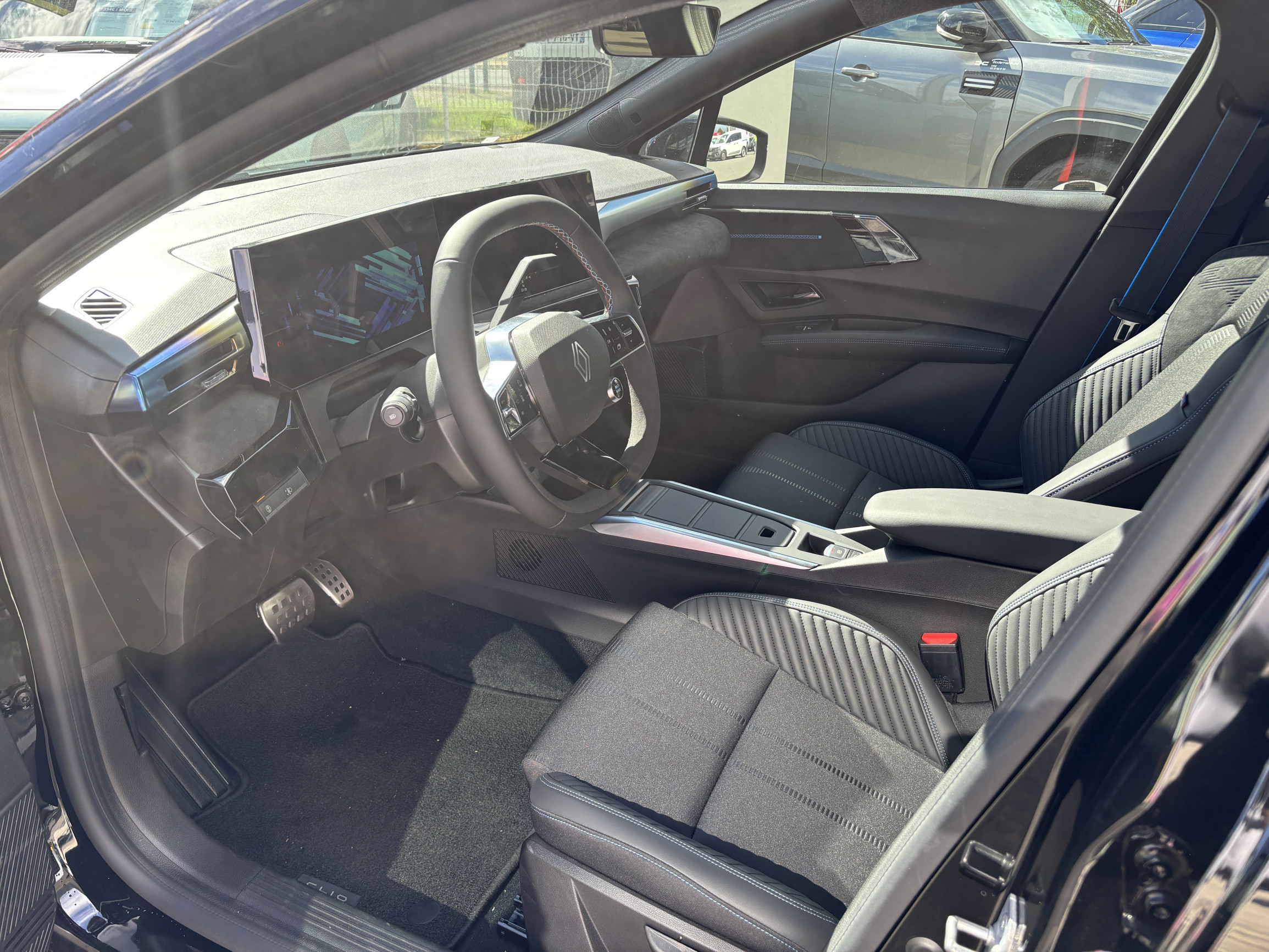Vente en ligne Renault Clio 6 Clio E-Tech full hybrid 160 ch au prix de 29 490 €