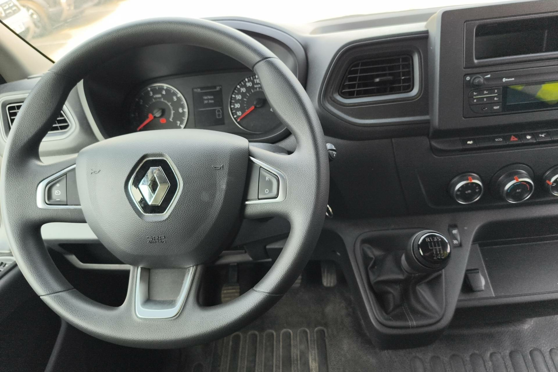 Vente en ligne Renault Master Fourgon MASTER FGN TRAC F3500 L3H3 BLUE DCI 135 au prix de 28 990 €