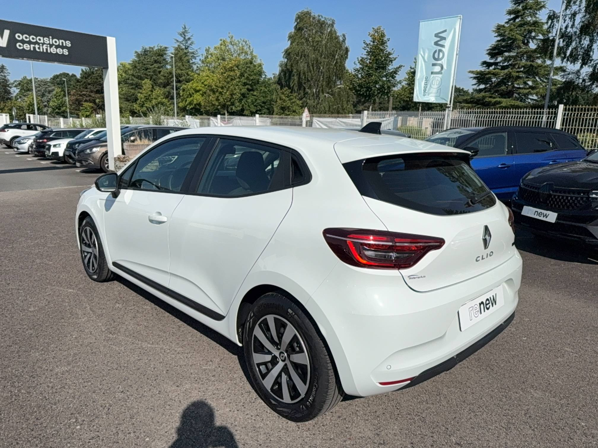 Vente en ligne Renault Clio 5 Clio E-Tech full hybrid 145 au prix de 16 690 €