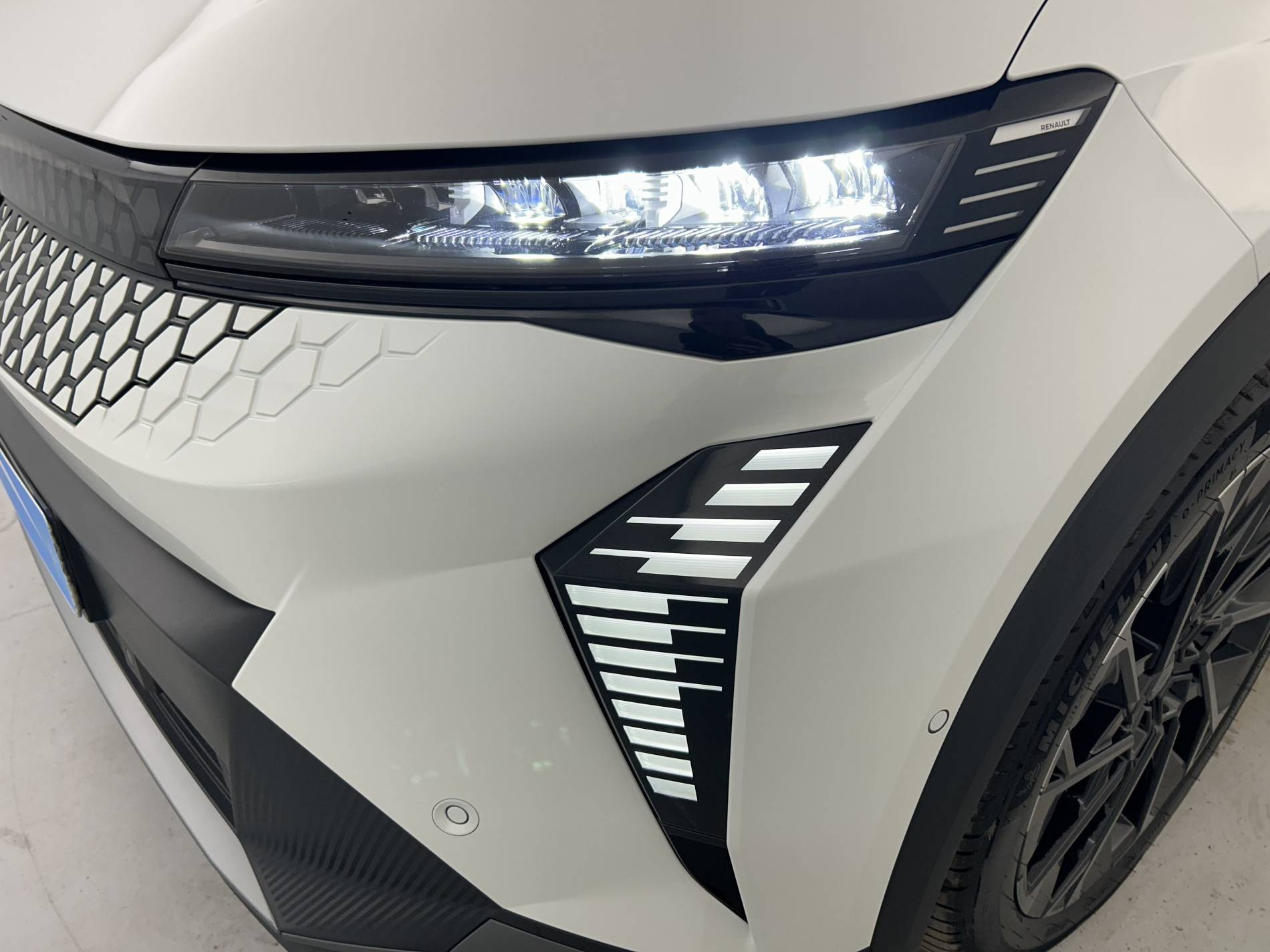 Vente en ligne Renault Scenic E-Tech Scenic E-Tech électrique 220 ch grande autonomie au prix de 42 990 €