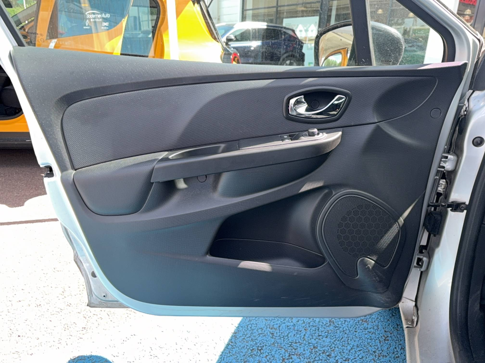 Vente en ligne Renault Clio 4  dCi 75 eco2 au prix de 9 590 €