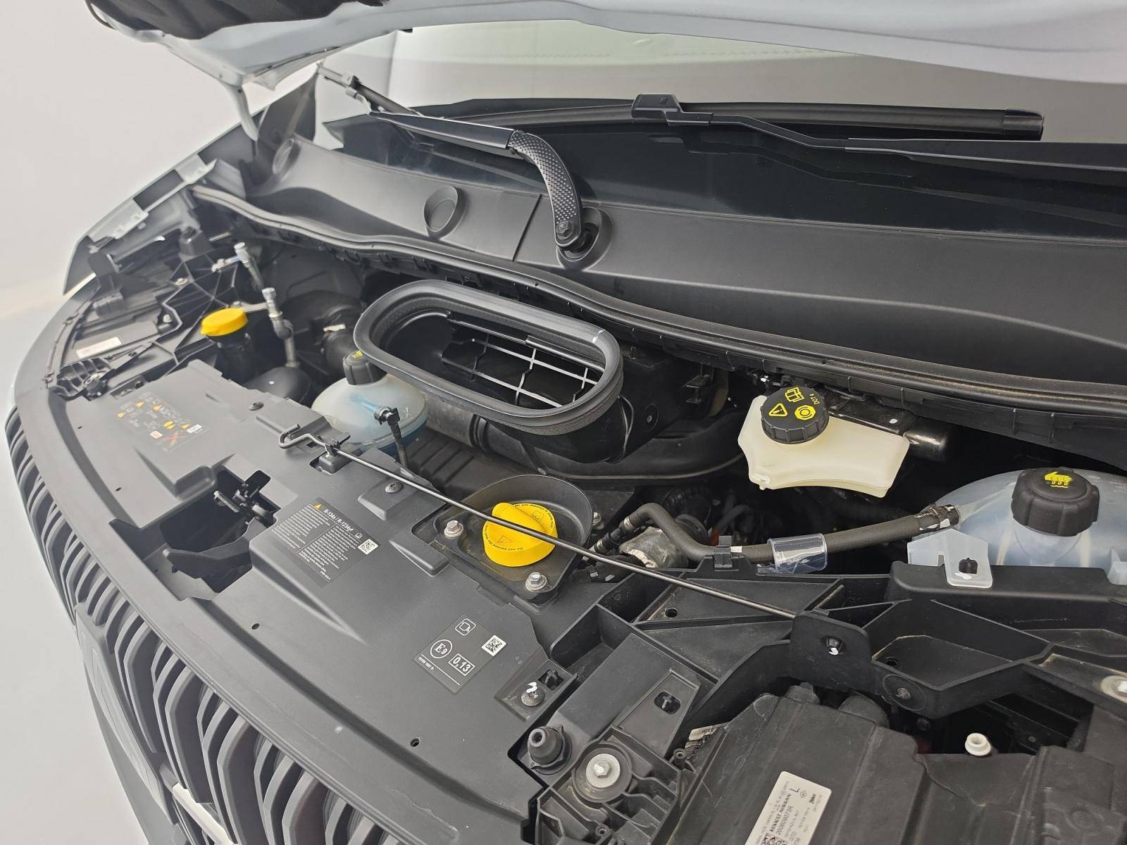 Vente en ligne Renault Master Fourgon MASTER FG BLUE DCI 130 L2H2 3T5 TR au prix de 28 490 €