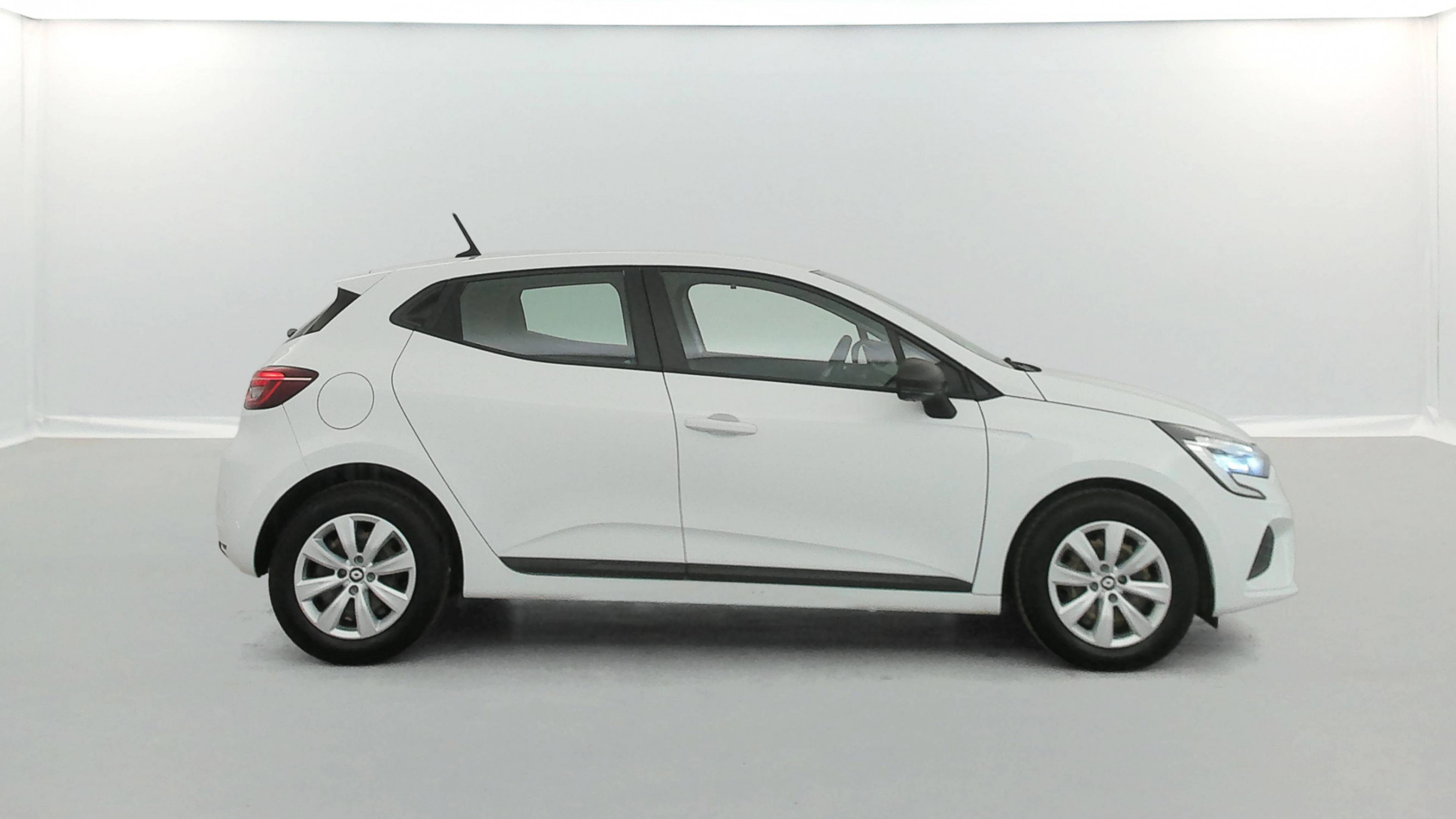 Vente en ligne Renault Clio 5 CLIO SOCIETE BLUE DCI 85 au prix de 12 990 €