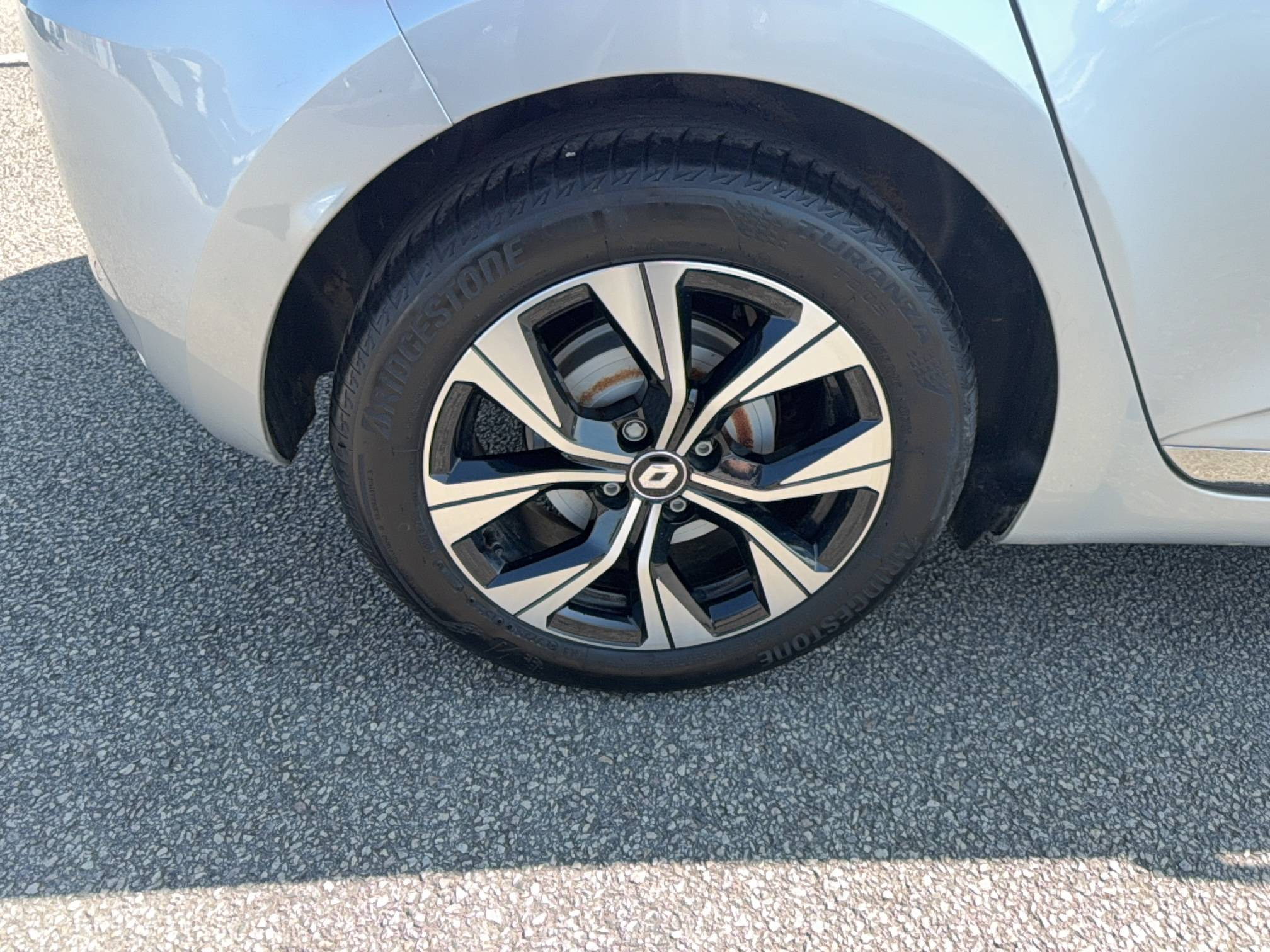 Vente en ligne Renault Clio 5 Clio E-Tech full hybrid 145 au prix de 17 990 €