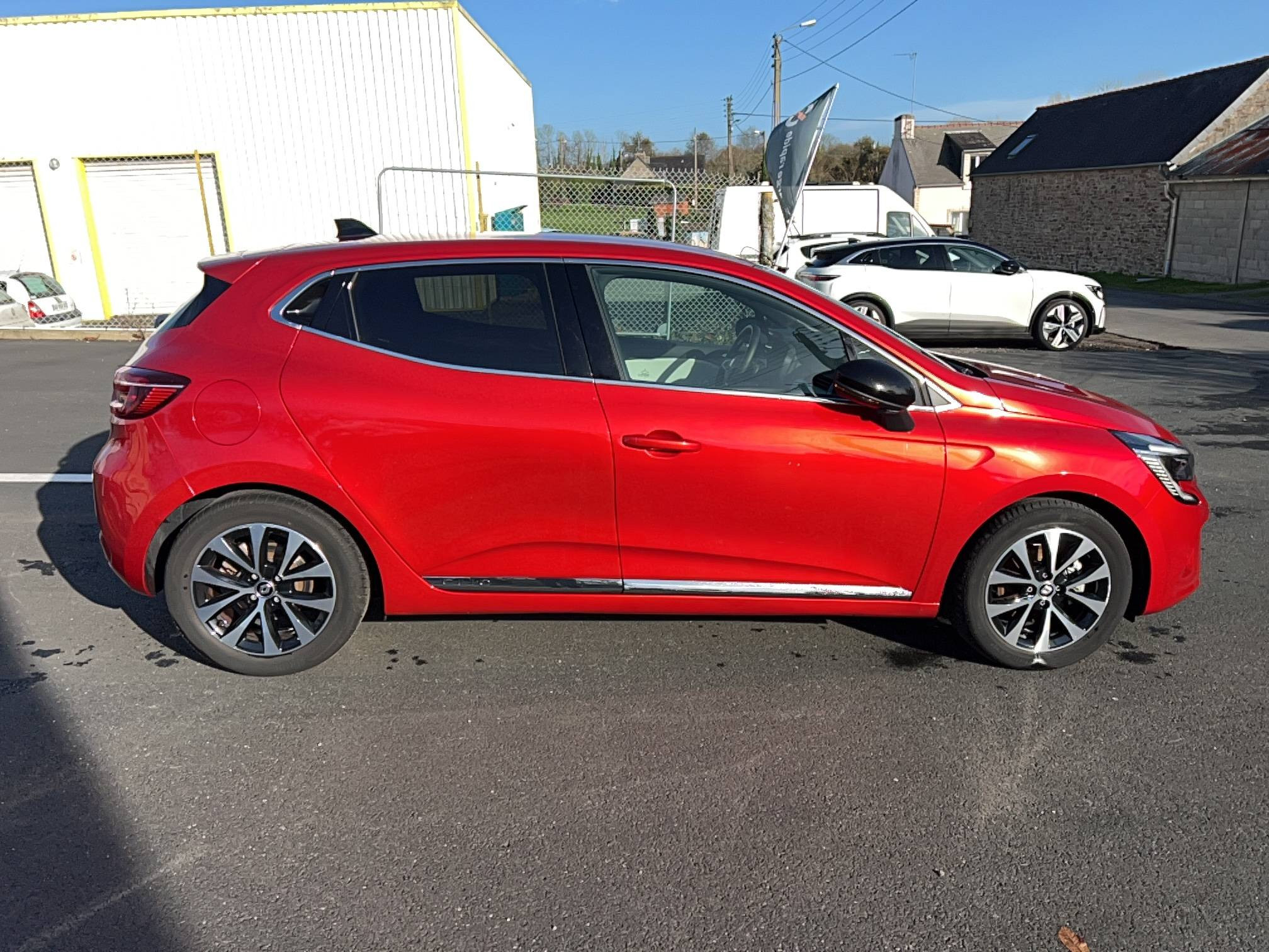 Vente en ligne Renault Clio 5 Clio E-Tech full hybrid 145 au prix de 18 450 €