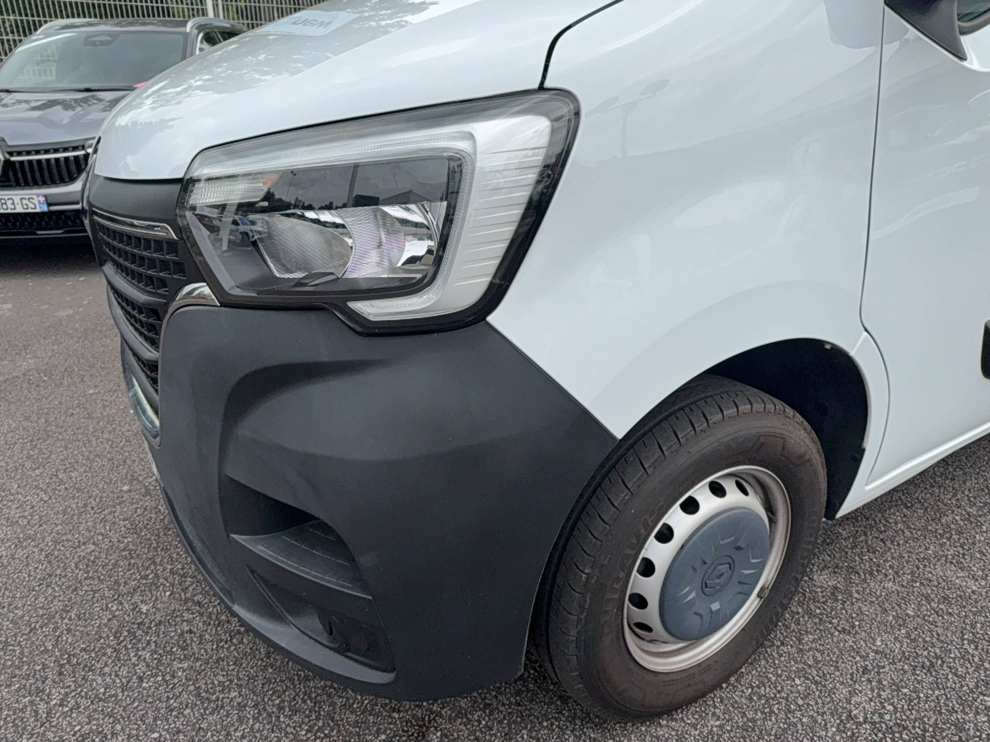 Vente en ligne Renault Master Fourgon MASTER FGN TRAC F3500 L2H2 BLUE DCI 135 au prix de 25 490 €