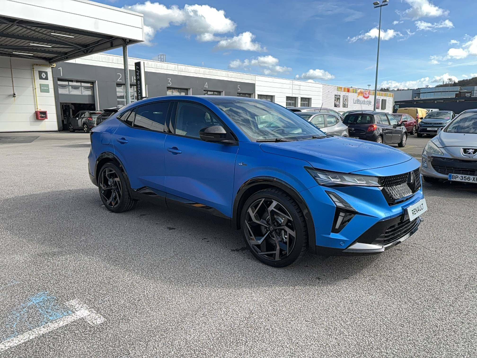 Vente en ligne Renault Rafale  hyper hybrid E-Tech 300 ch 4x4 au prix de 59 900 €