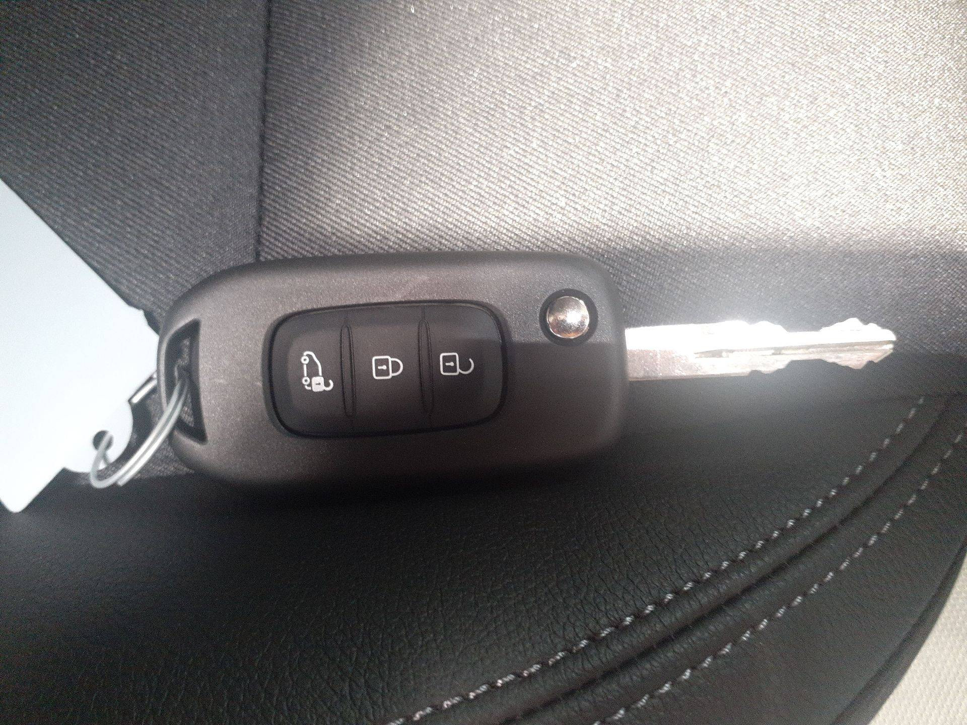 Vente en ligne Renault Kangoo Van  TOLE L1 BLUE DCI 95 AUTO au prix de 24 265 €