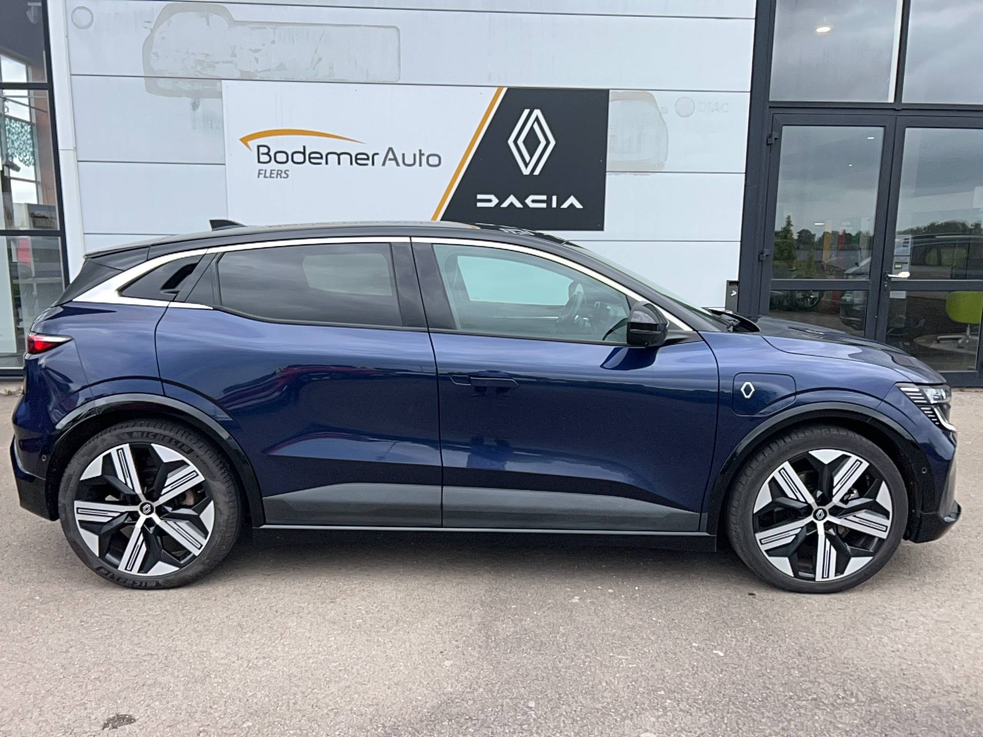 Vente en ligne Renault Megane E-Tech  EV60 220 ch super charge au prix de 24 890 €