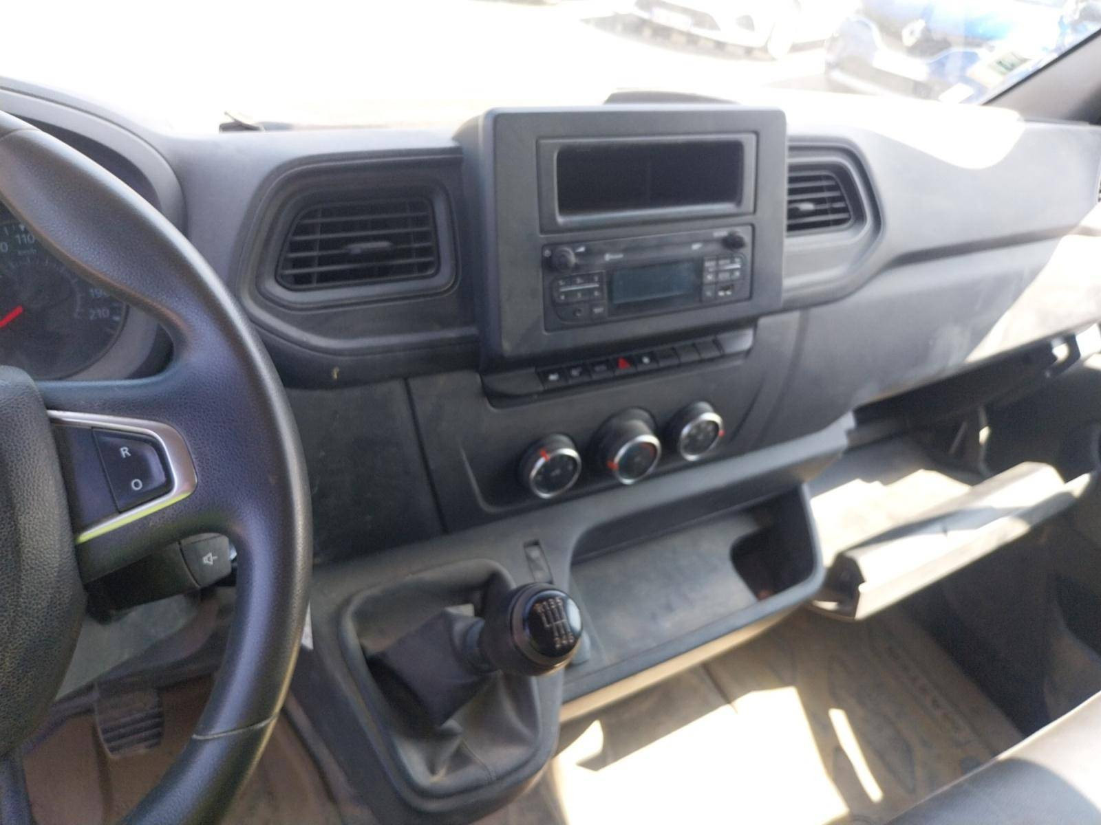 Vente en ligne Renault Master Benne MASTER BENNE PROP RJ3500 L3 COFFRE BLUE DCI 145 EURO VI au prix de 30 900 €
