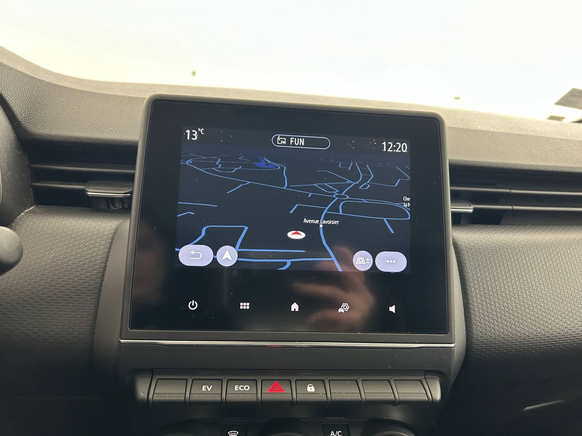 Vente en ligne Renault Clio 5 Clio E-Tech 140 - 21N au prix de 16 890 €