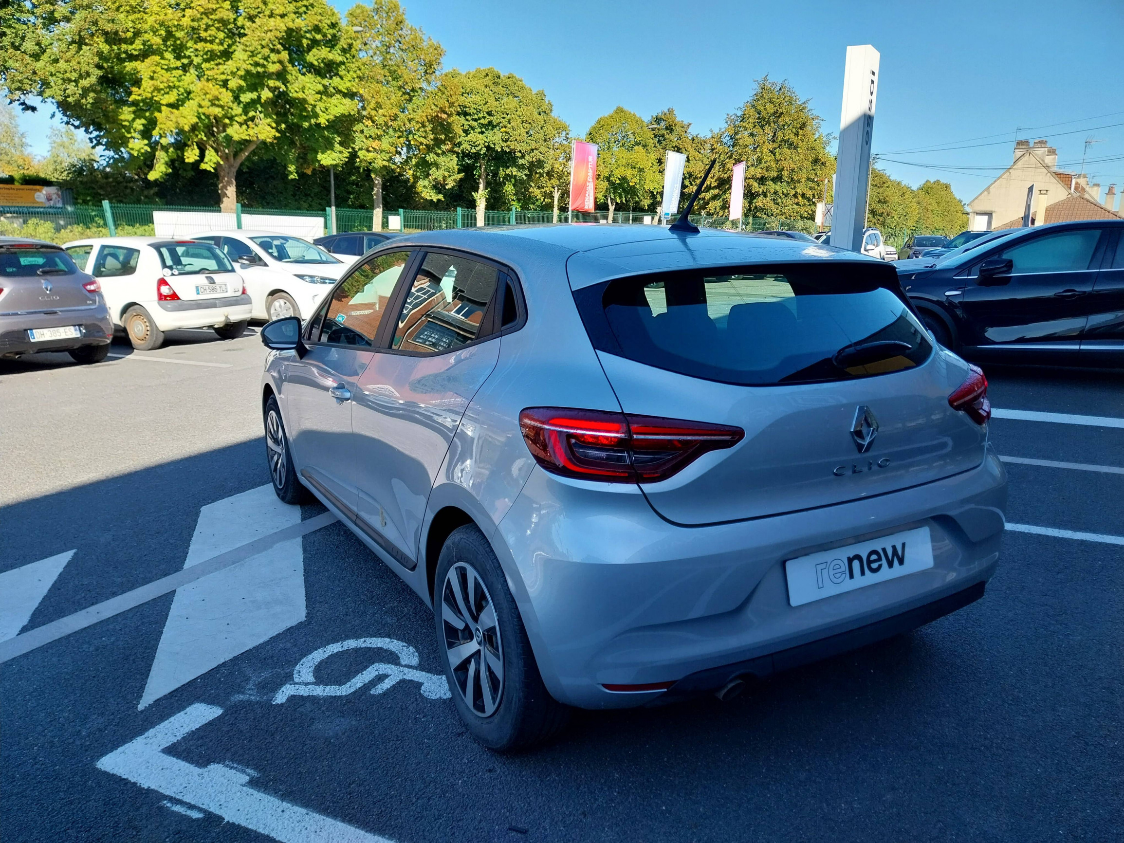 Vente en ligne Renault Clio 5 Clio TCe 90 au prix de 13 300 €