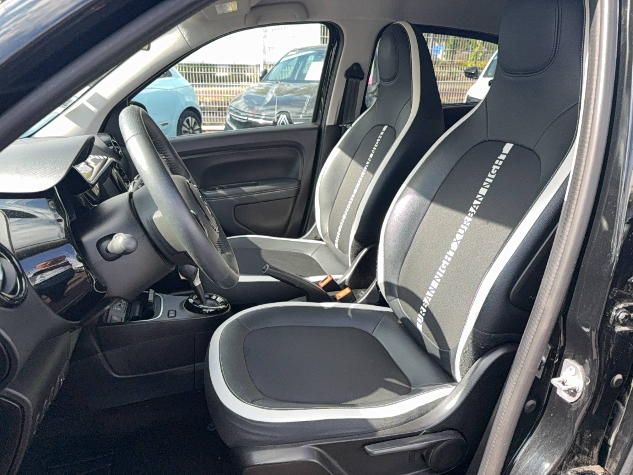 Vente en ligne Renault Twingo Electrique Twingo III E-Tech au prix de 11 590 €