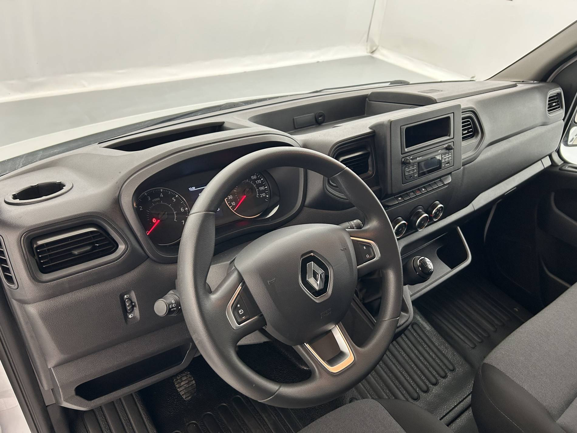 Vente en ligne Renault Master Fourgon MASTER FGN TRAC F3500 L2H2 BLUE DCI 135 au prix de 26 999 €