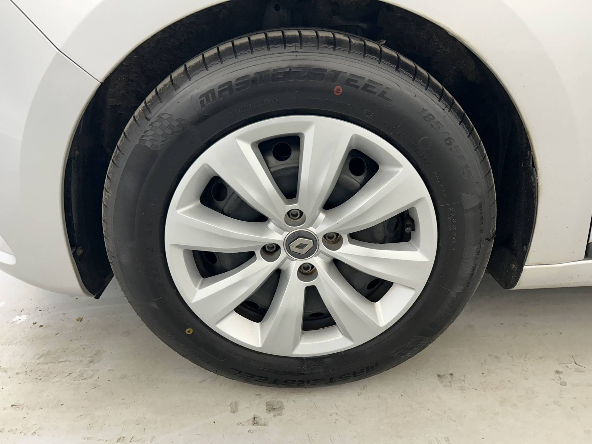 Vente en ligne Renault Clio 5 Clio SCe 75 au prix de 11 490 €