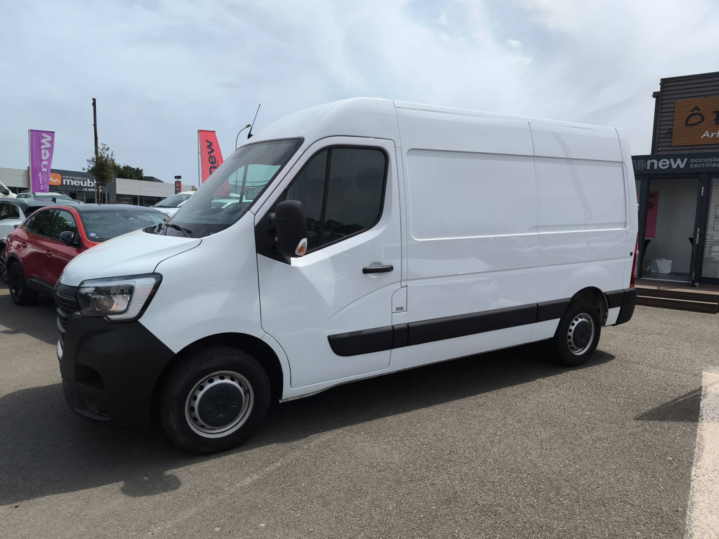 Vente en ligne Renault Master Fourgon MASTER FGN TRAC F3500 L2H2 BLUE DCI 135 au prix de 24 990 €