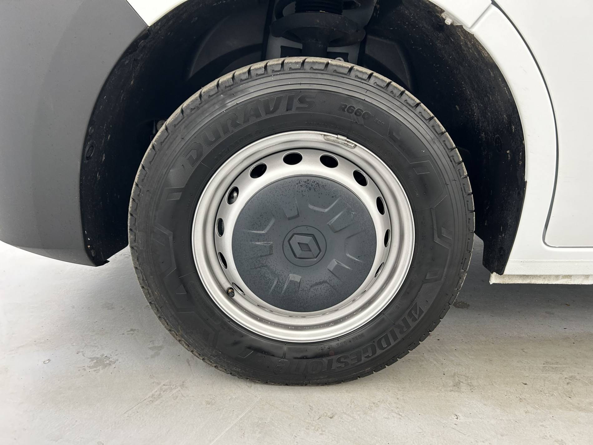 Vente en ligne Renault Master Fourgon MASTER FGN TRAC F3500 L2H2 BLUE DCI 135 au prix de 22 990 €