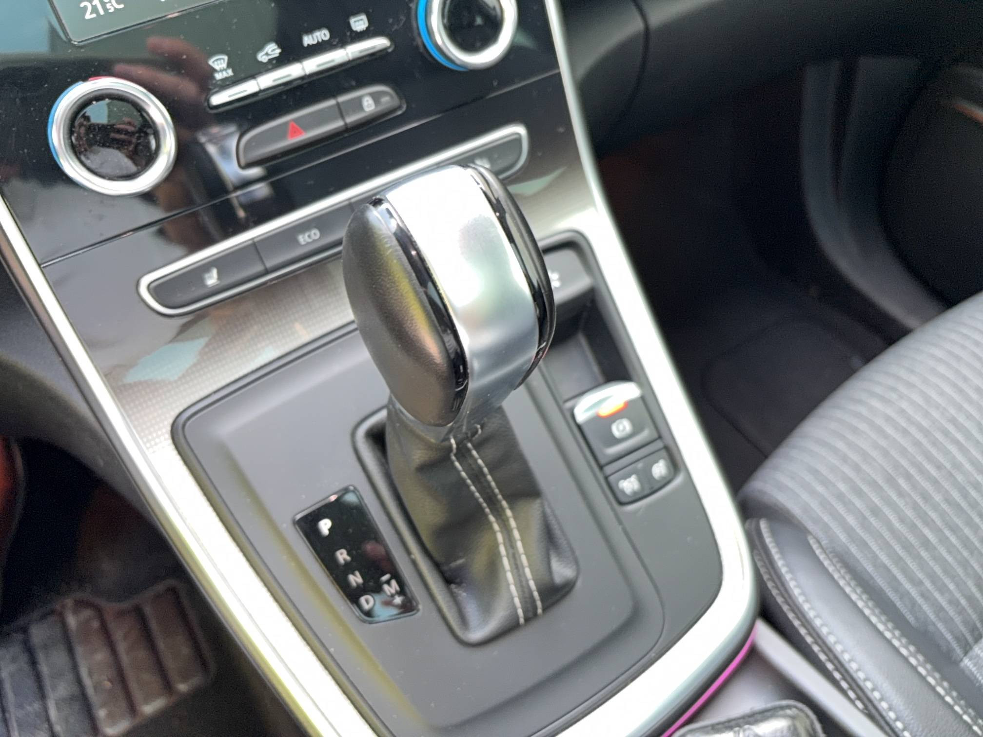 Vente en ligne Renault Grand Scenic 4 Grand Scenic TCe 140 EDC au prix de 22 590 €