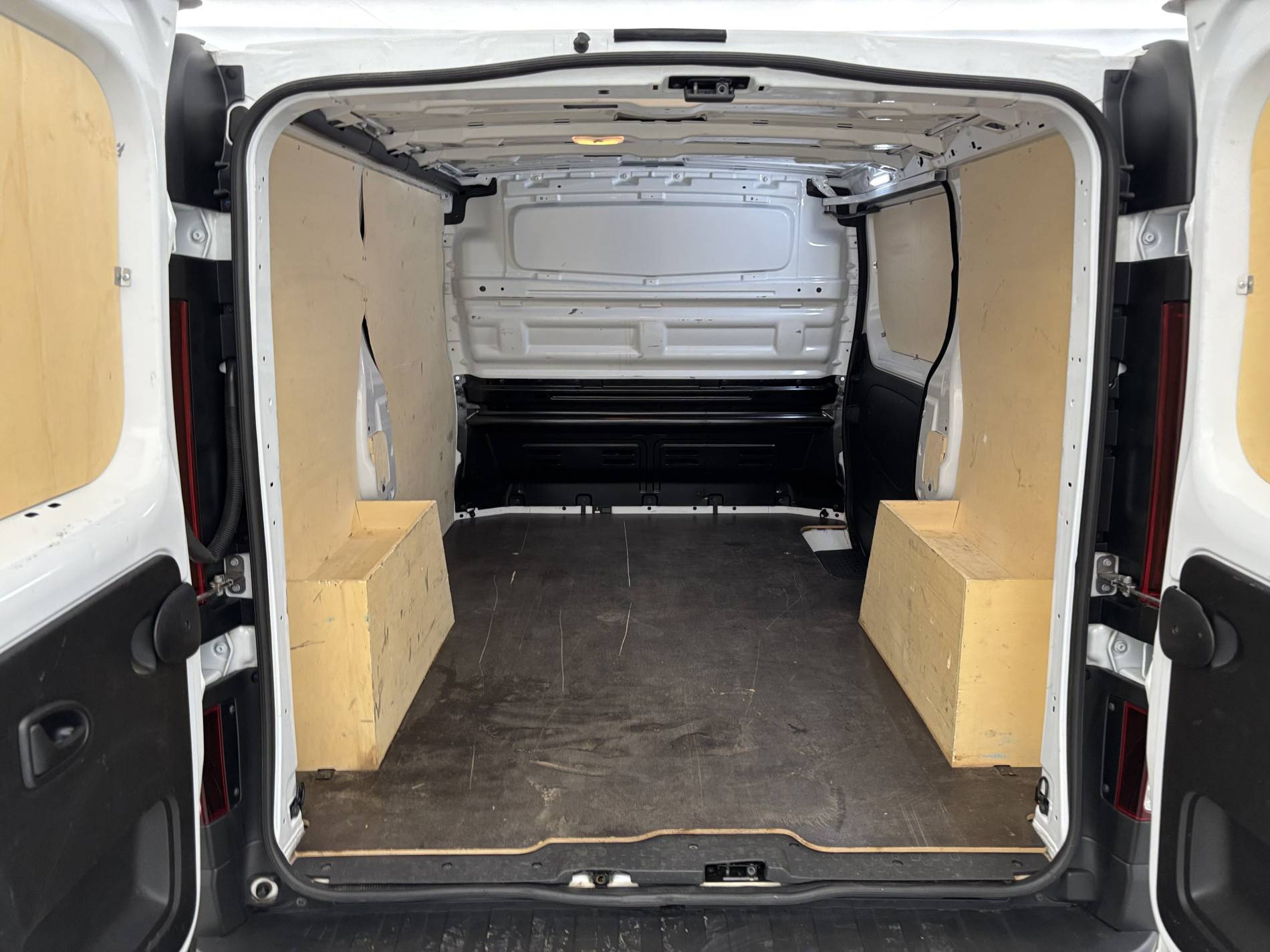Vente en ligne Renault Trafic 3 Fourgon TRAFIC FG BLUE DCI 130 L1H1 3T GSR2 au prix de 22 490 €